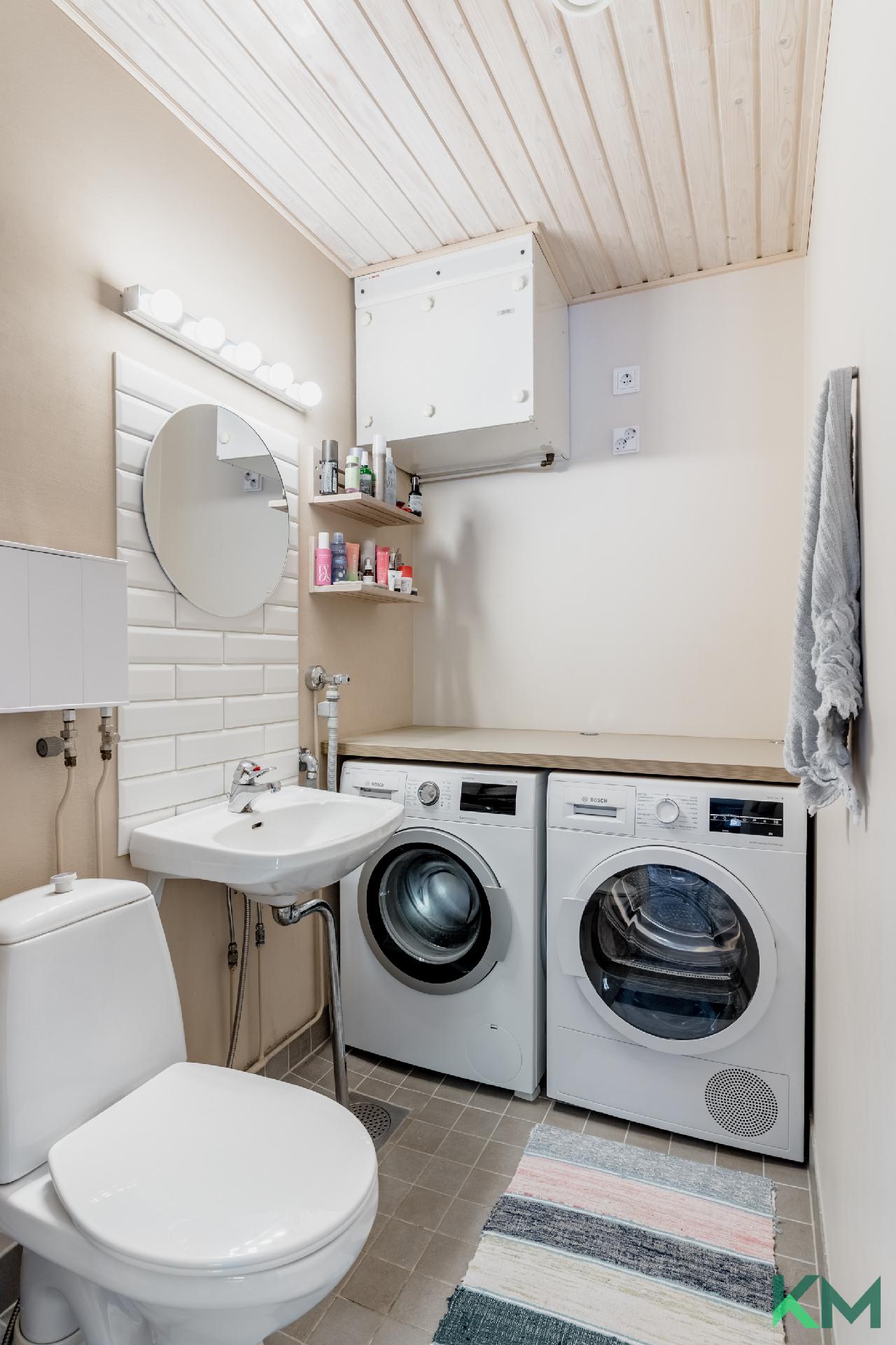 Asunnolla on kaksi wc:tä