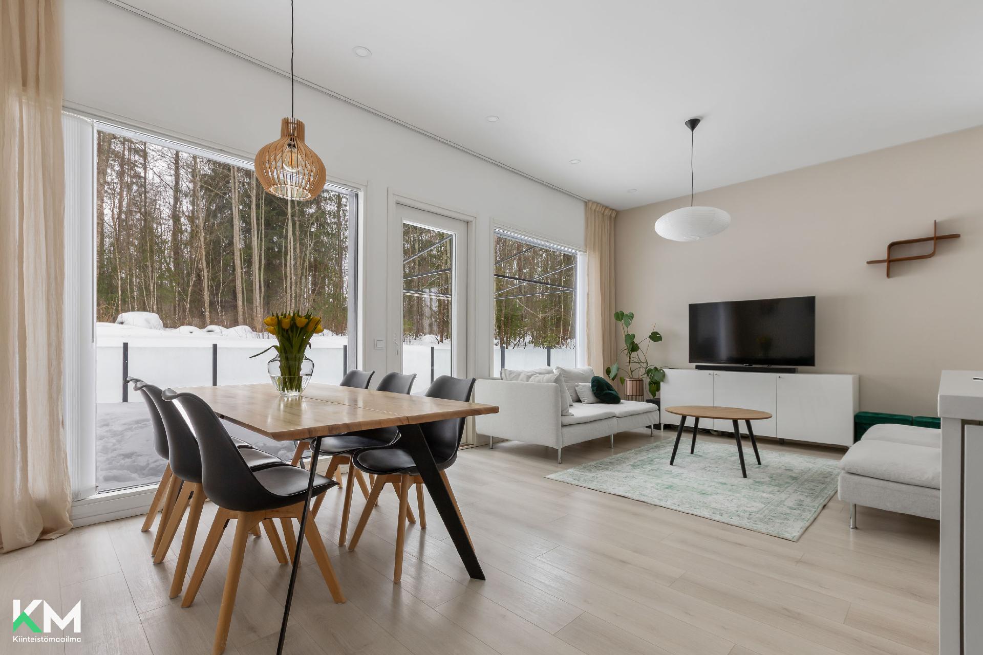Ruokailutila / olohuonekuva 3. 