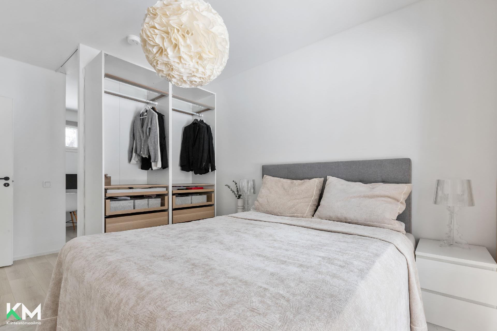 Yläkerran makuuhuone 3. 