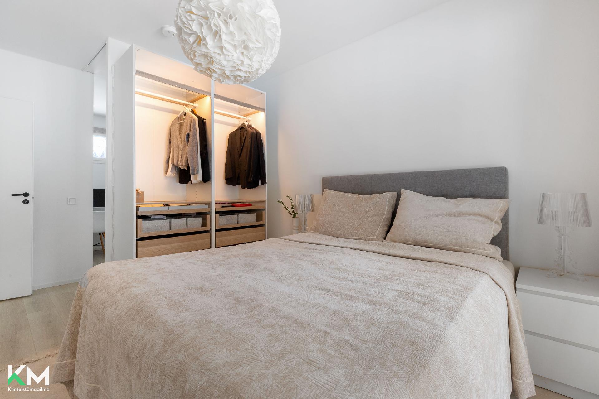 Yläkerran makuuhuone 3.