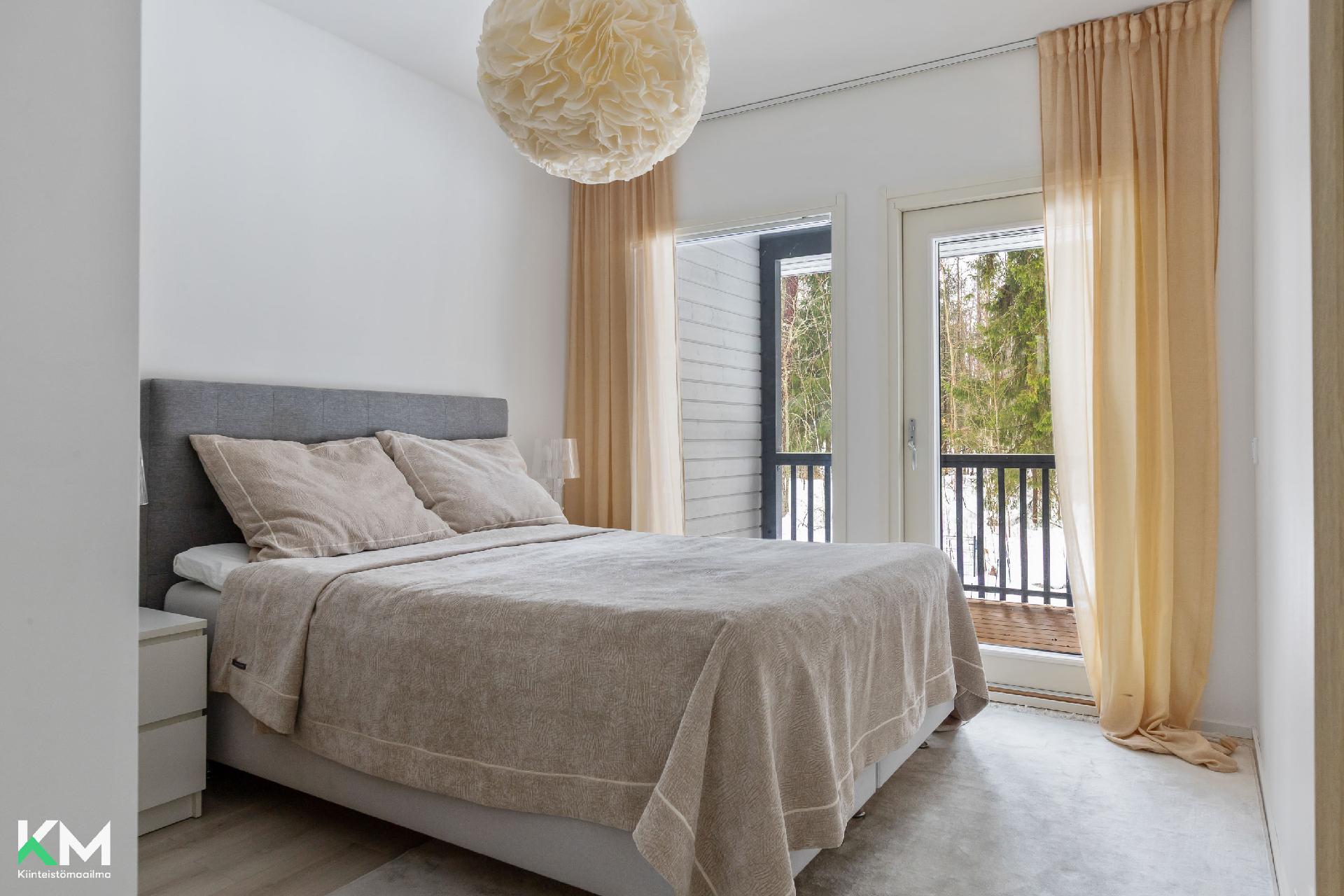 Yläkerran makuuhuone 3.