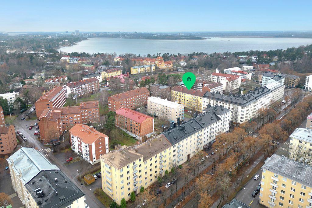 Meren rantaa hetkessä ulkoilemaan tai kahville taikka kalakeitolle.