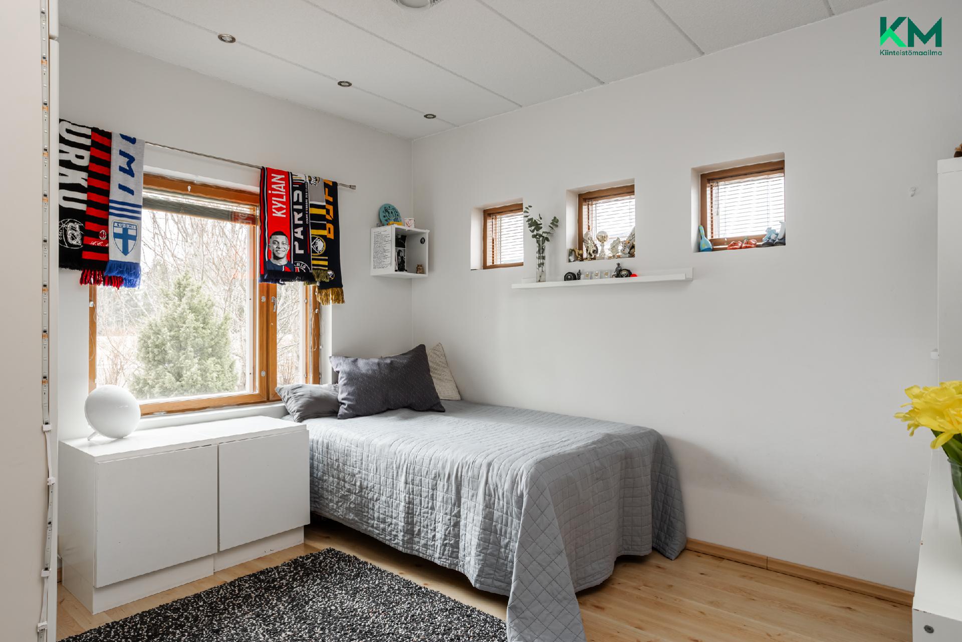 Alakerran makuuhuone (MH4)