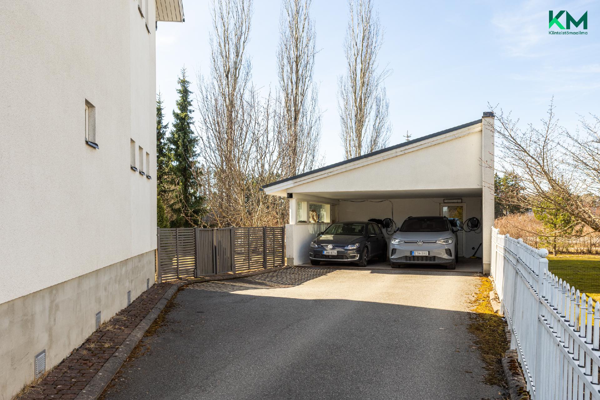 Kahden auton katos ja lämmin 25m2 varastotila