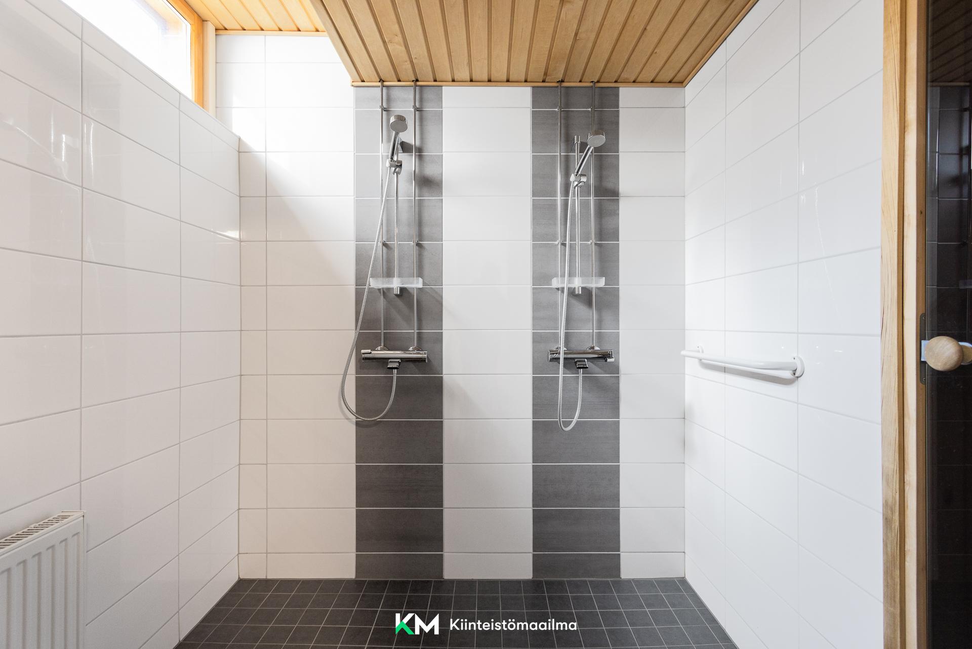 Taloyhtiön viihtyisä saunaosasto...