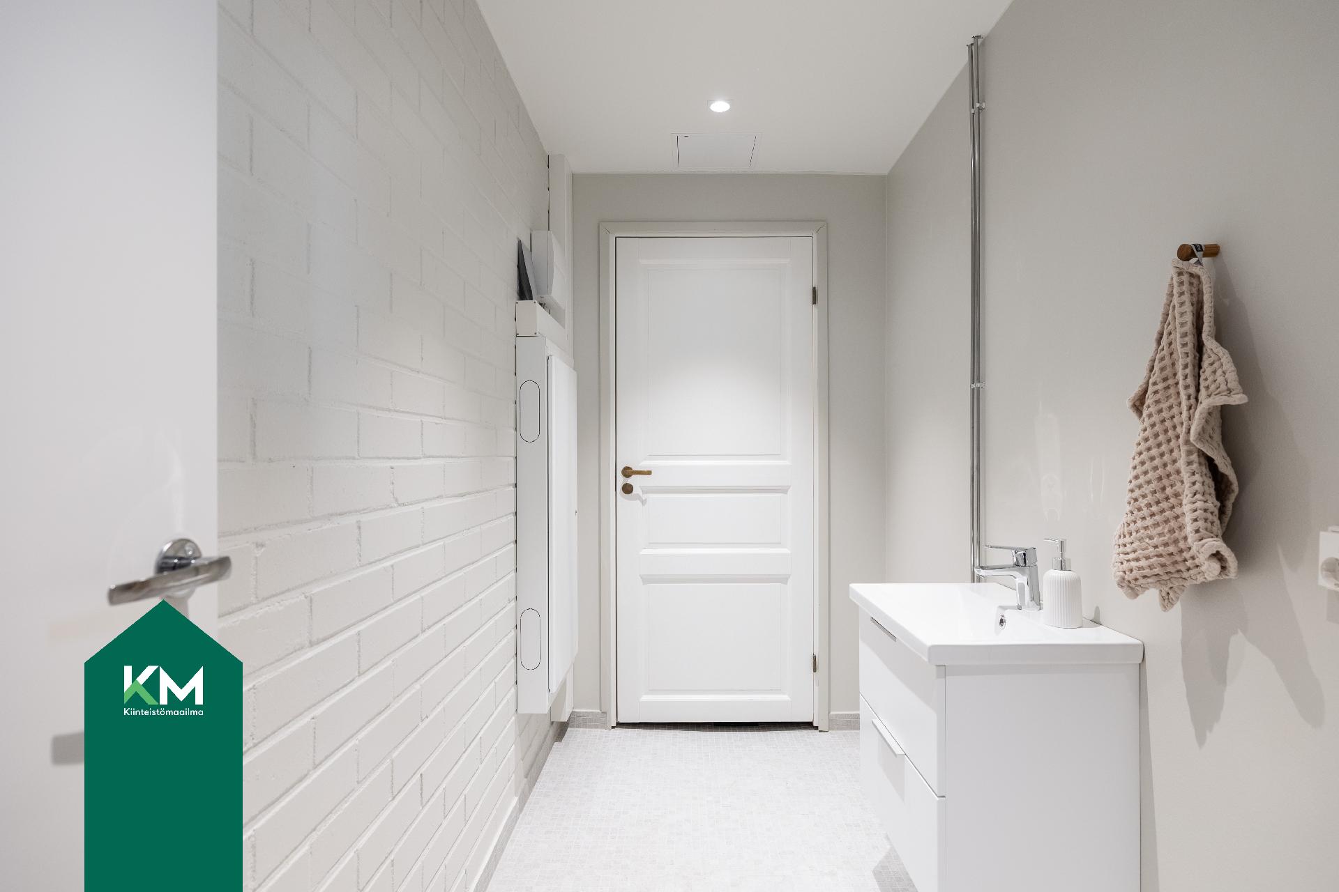 Alakerran kuraeteinen.