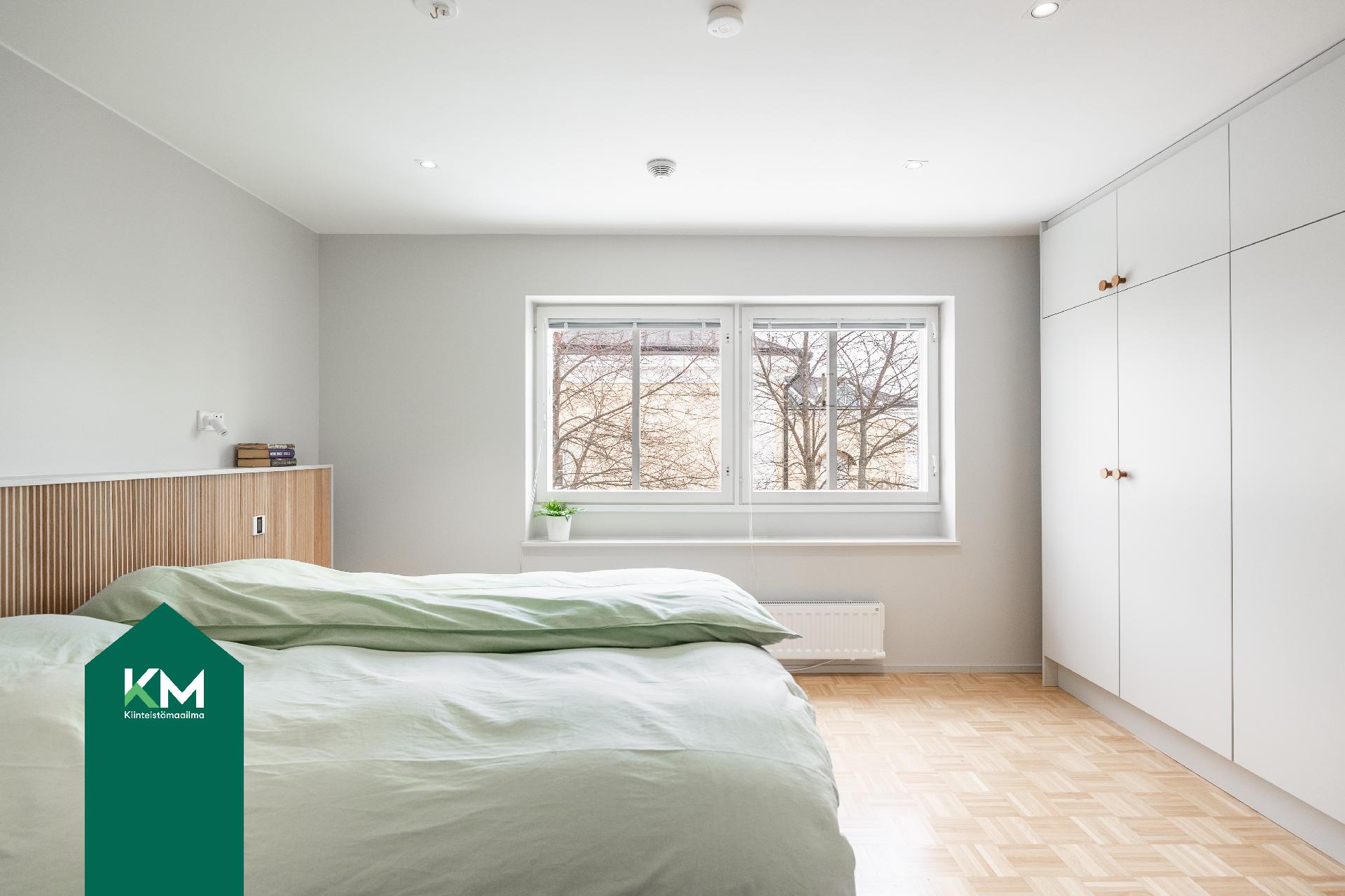 Yläkerran makuuhuone.