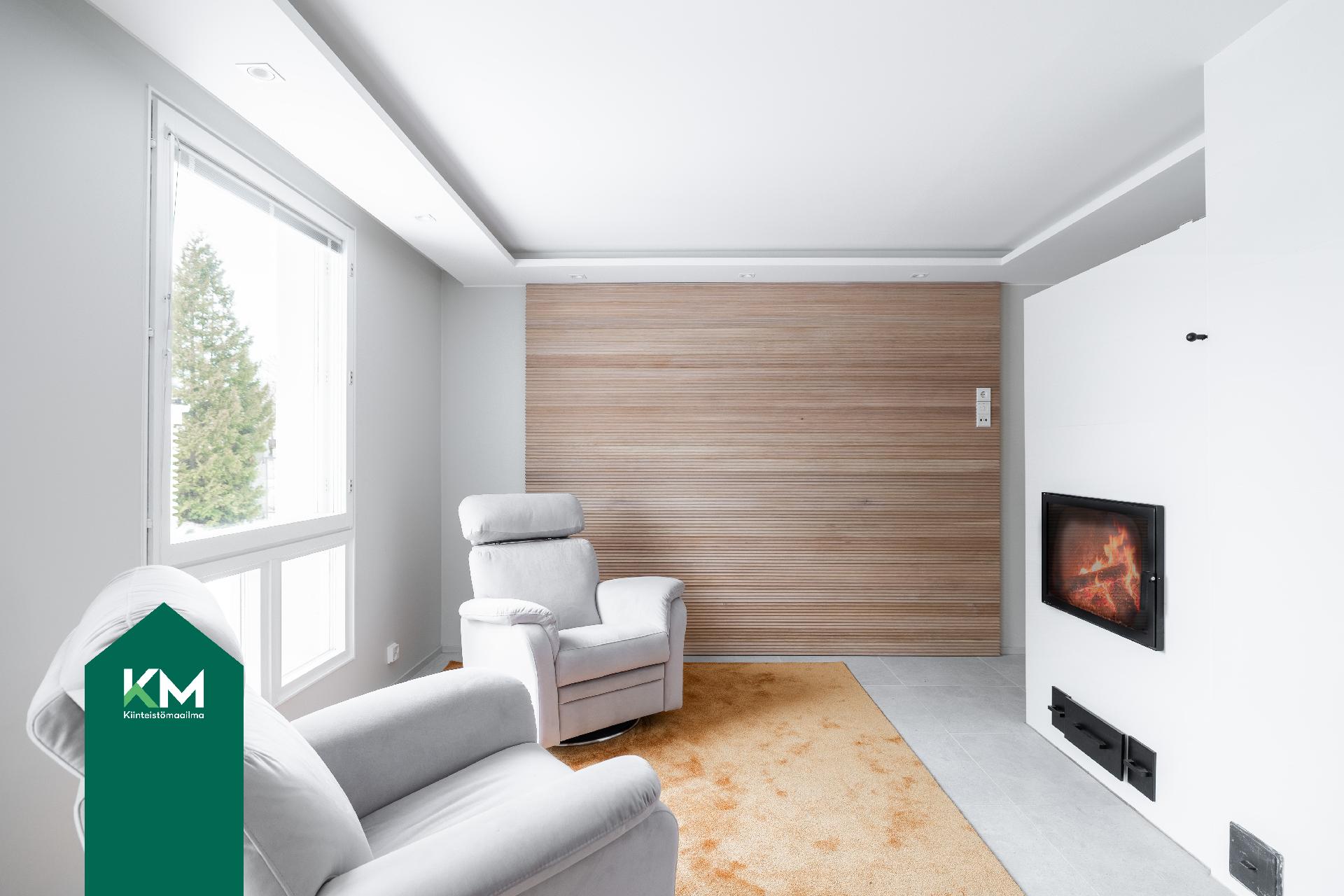 Alakerran takkatila.