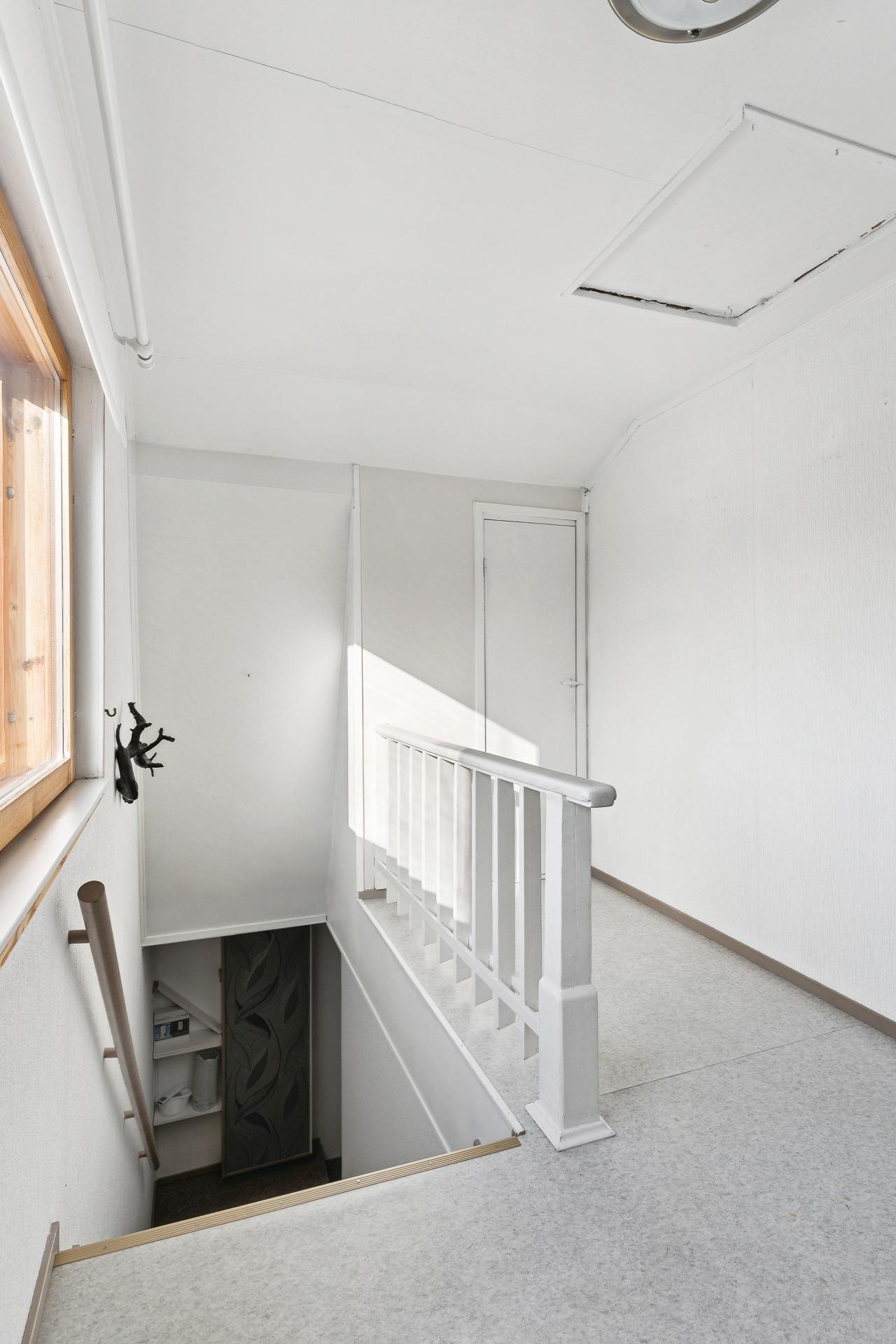 Portaikko yläkertaan