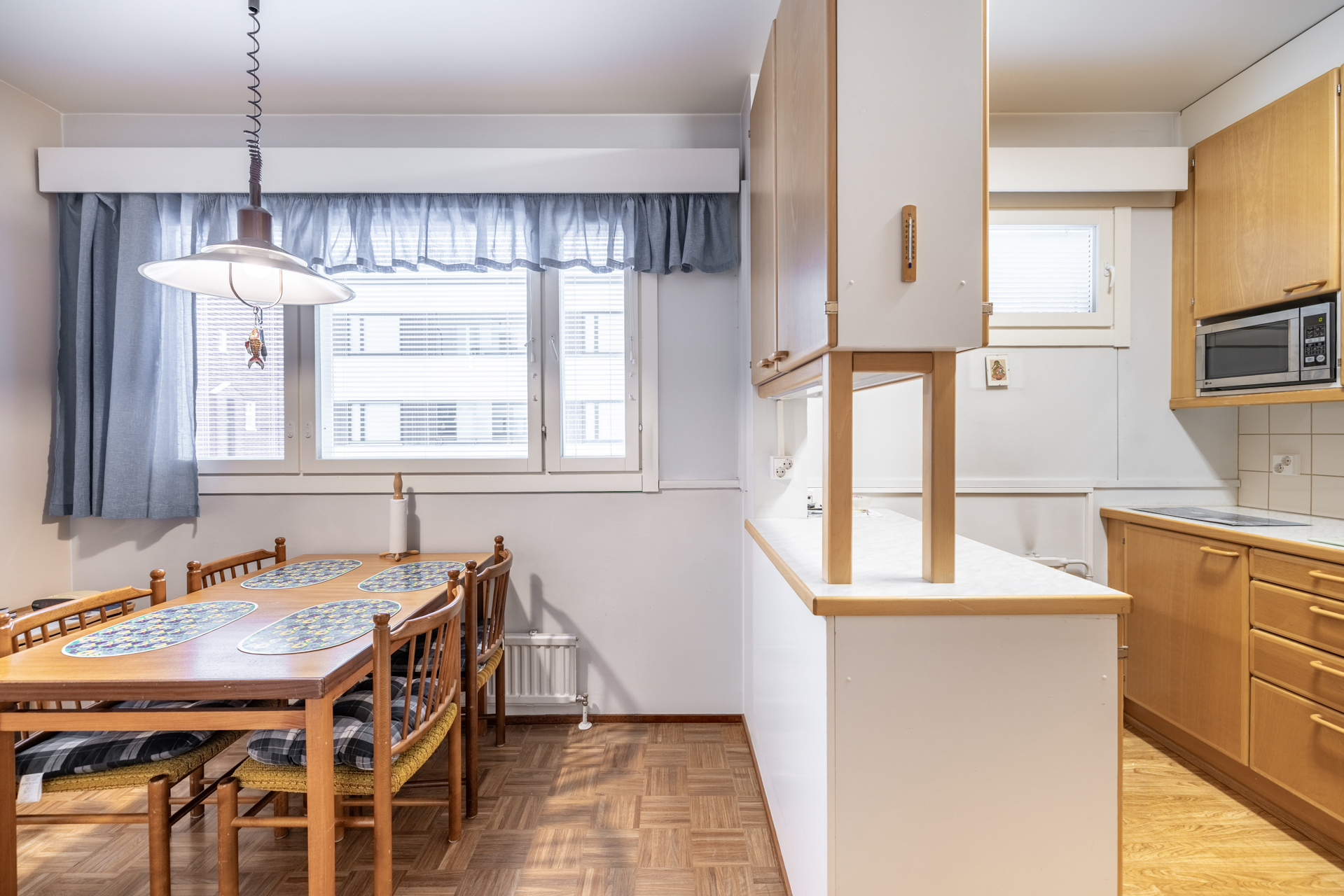 Keittiössä ruokailutila