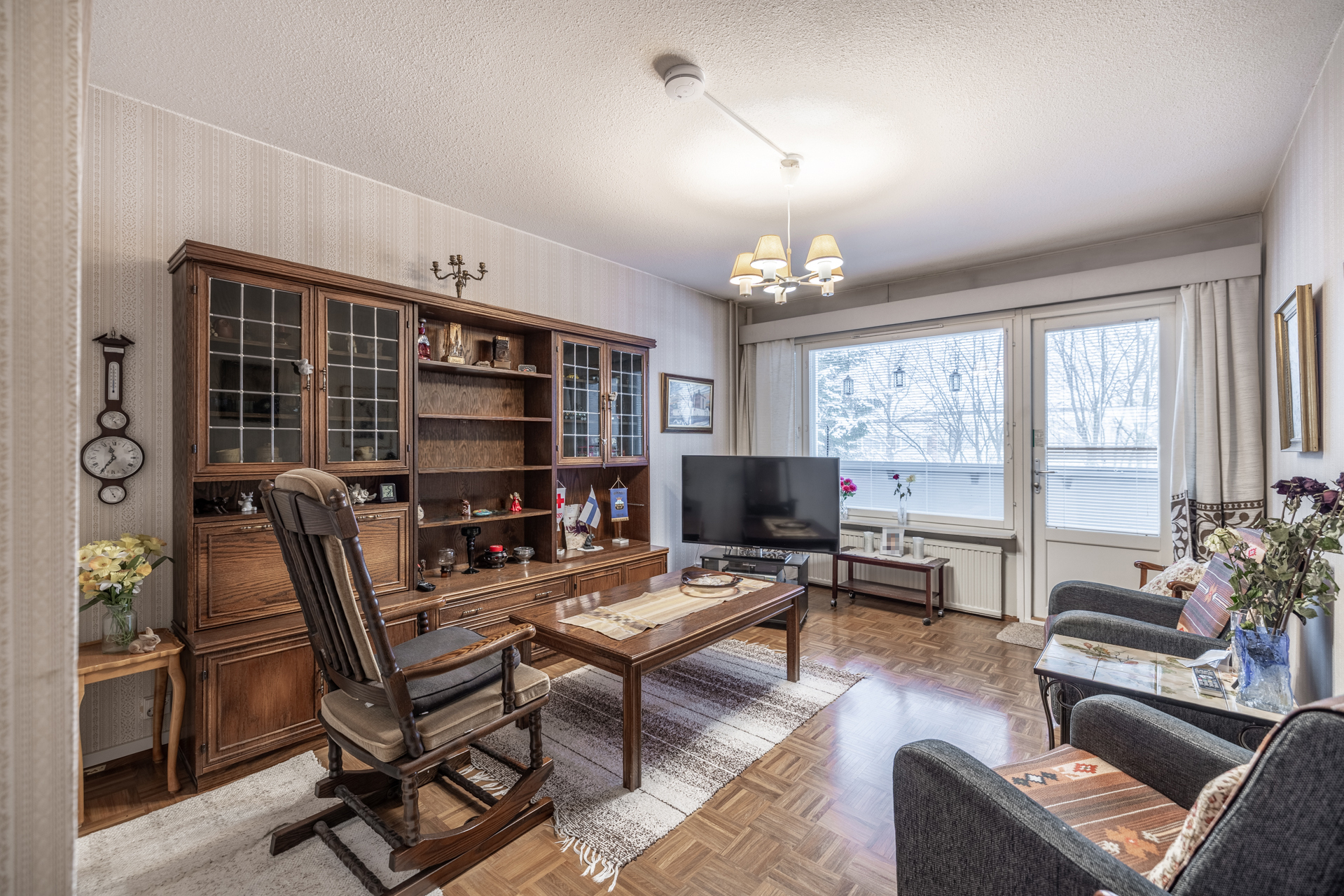 Olohuoneesta käynti parvekkeelle