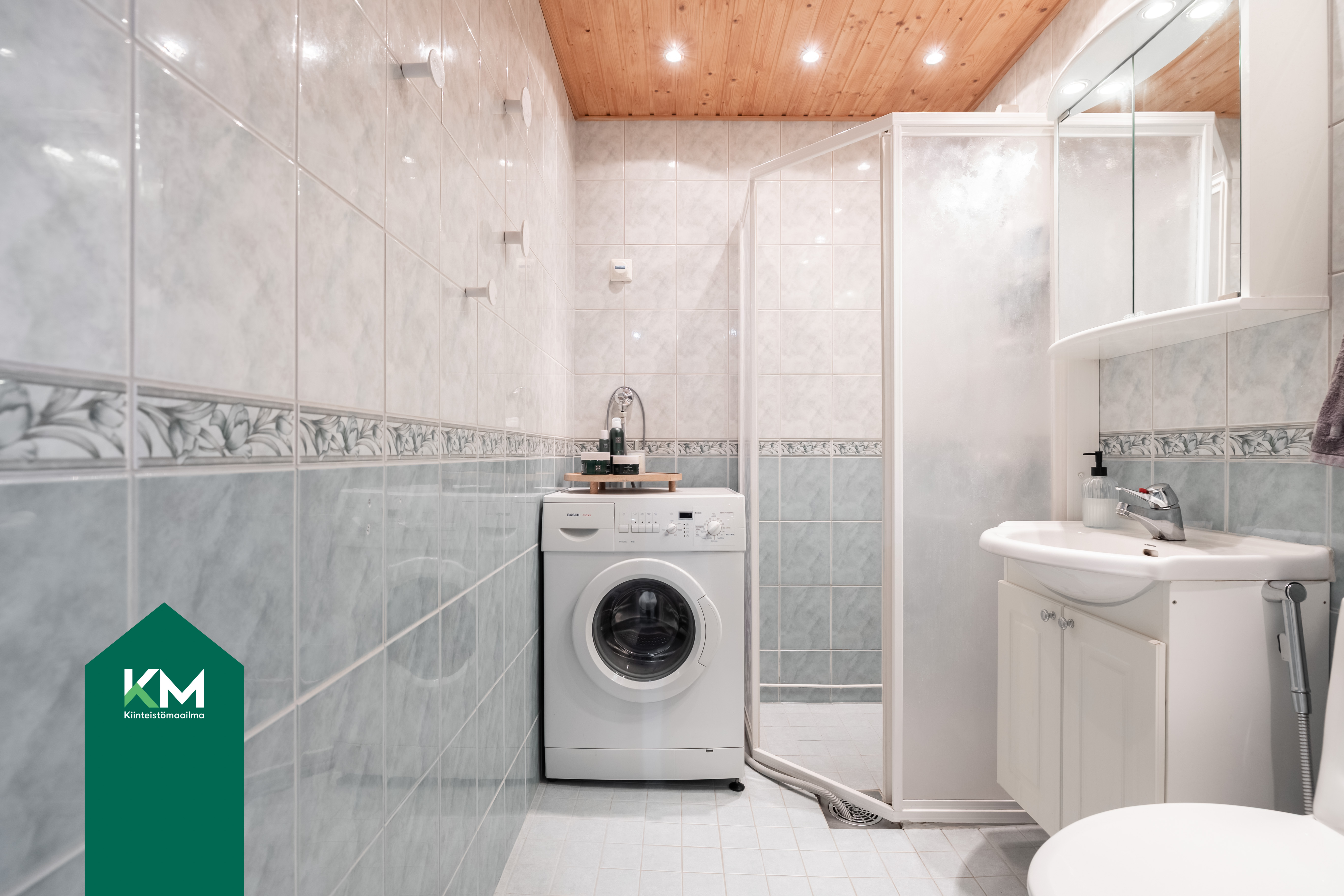 Kylpyhuone/WC on saneerattu 2005