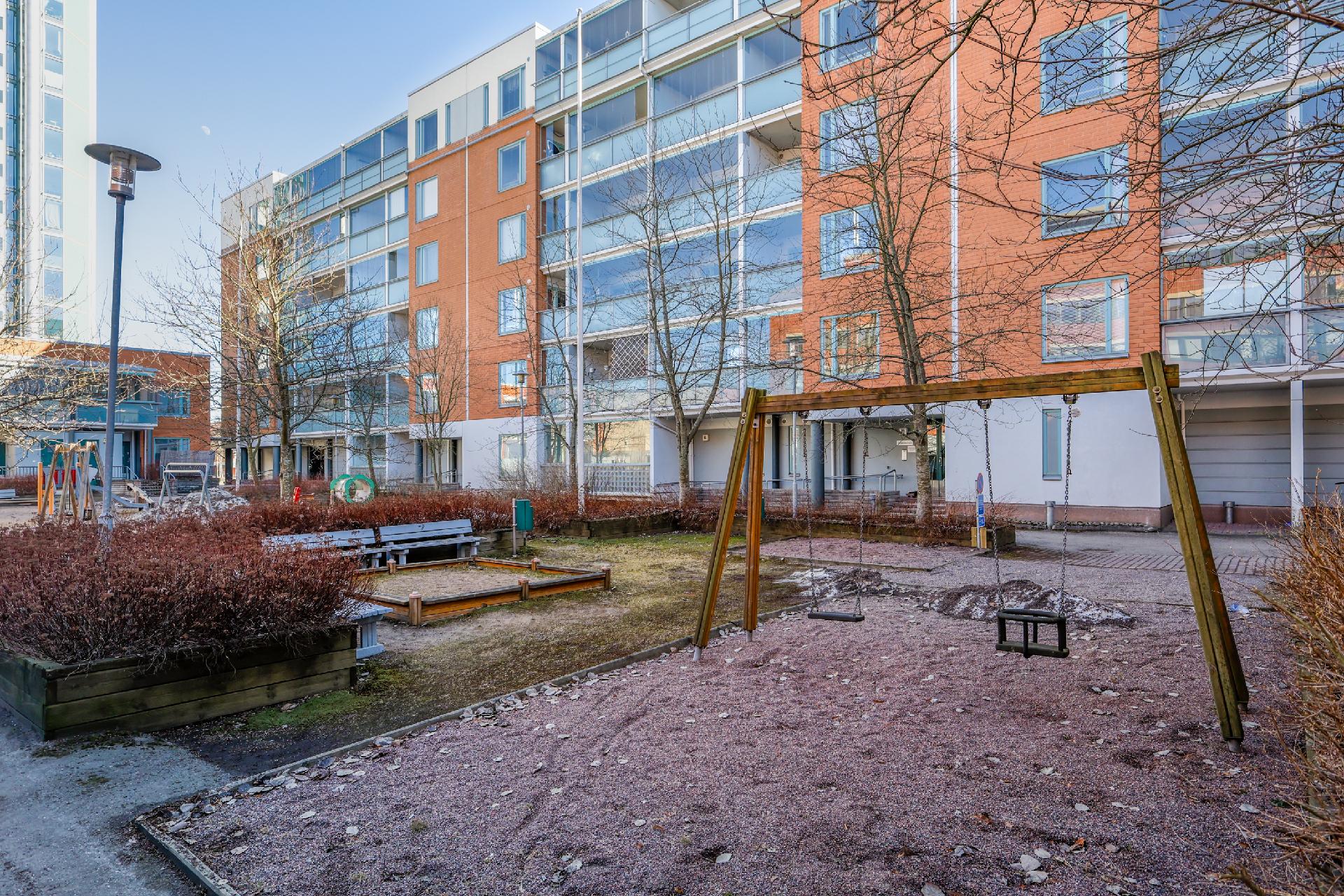 Asiakkaankatu 1, Itäkeskus, Helsinki