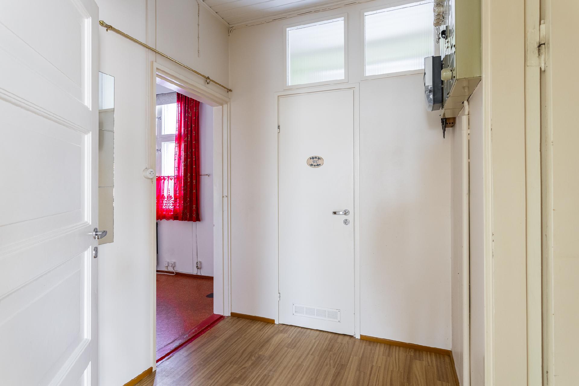 Rautatienkatu 5, Asemantausta, Hämeenlinna