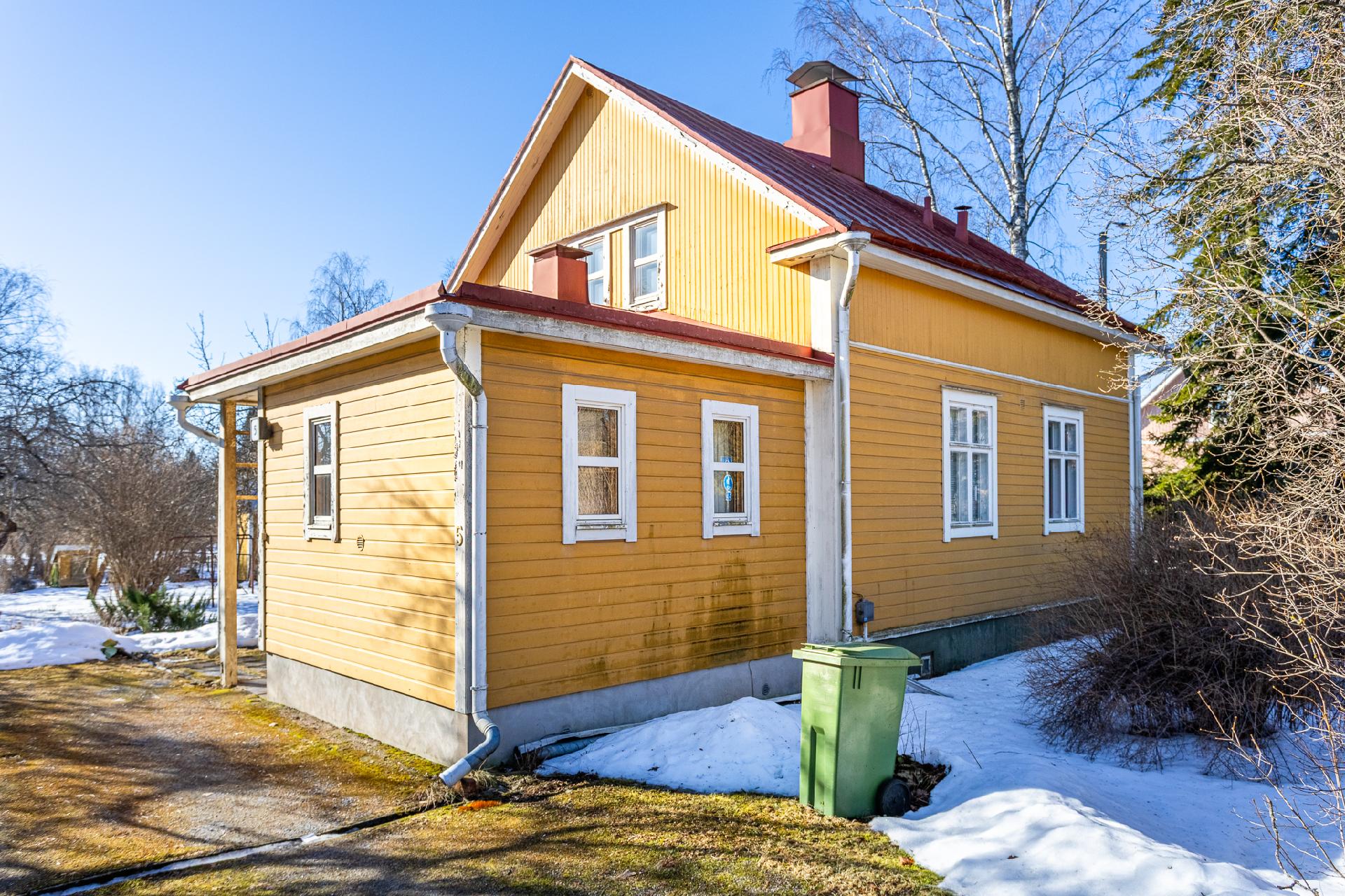 Rautatienkatu 5, Asemantausta, Hämeenlinna