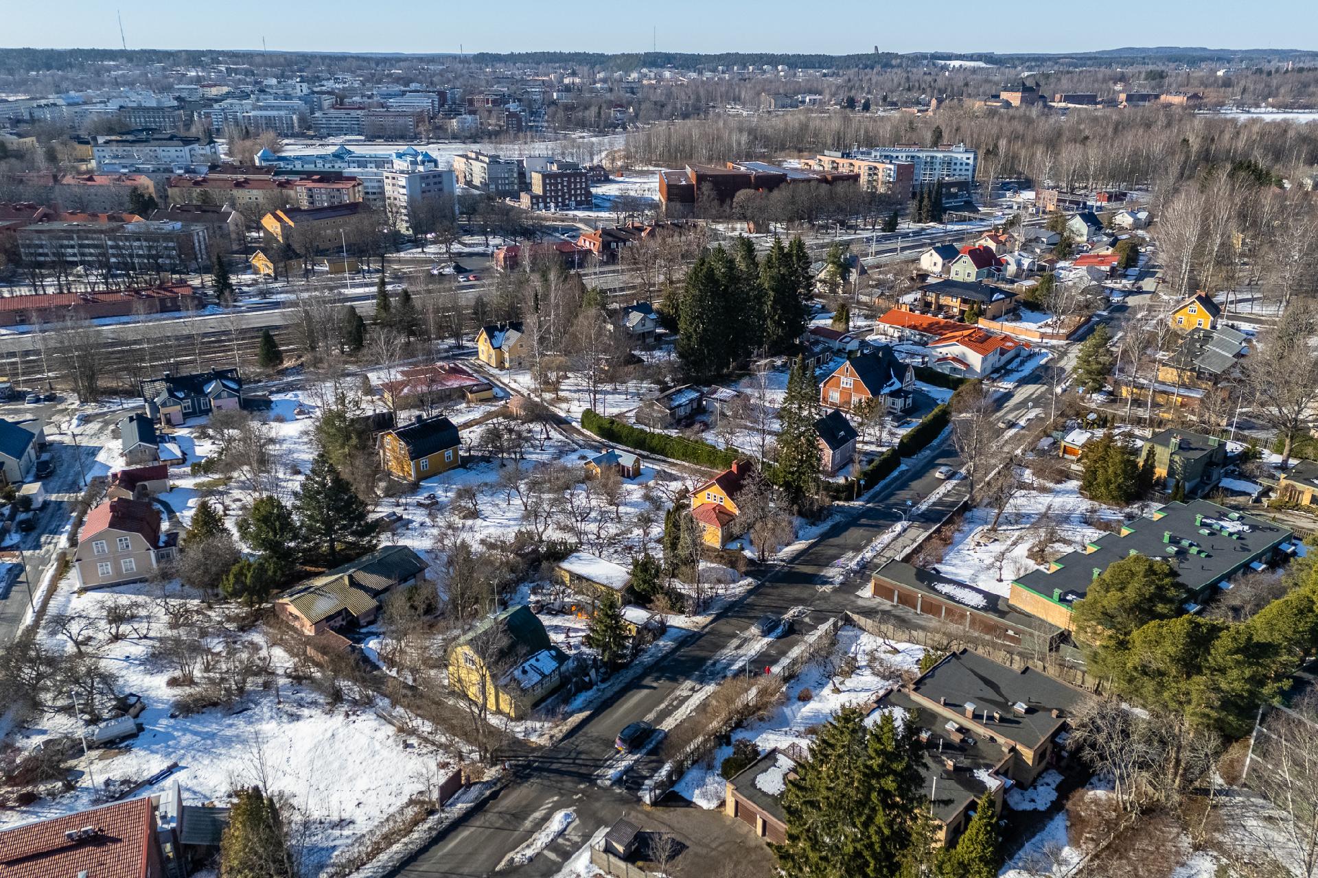 Rautatienkatu 5, Asemantausta, Hämeenlinna