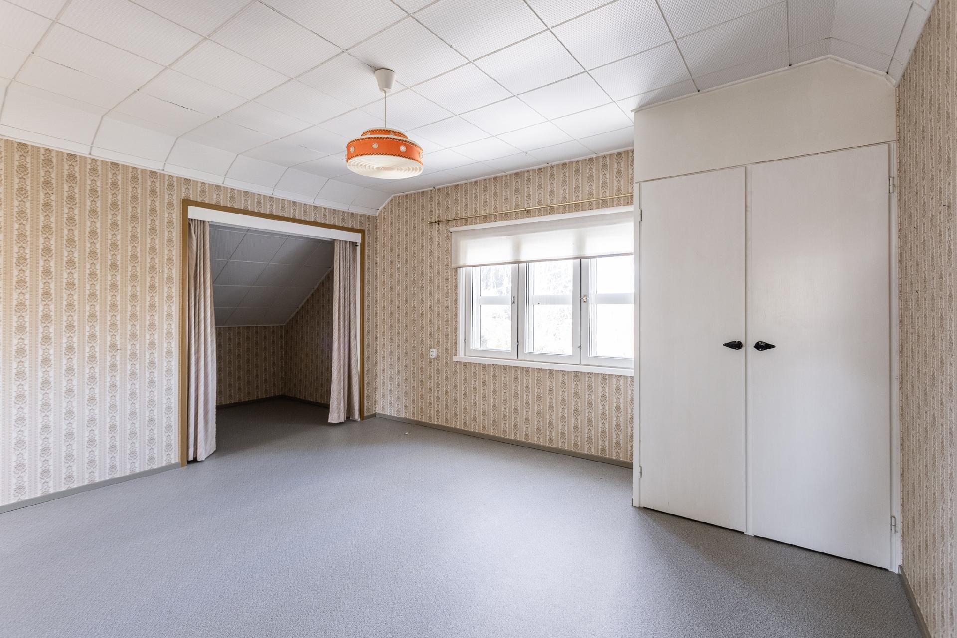 Rautatienkatu 5, Asemantausta, Hämeenlinna