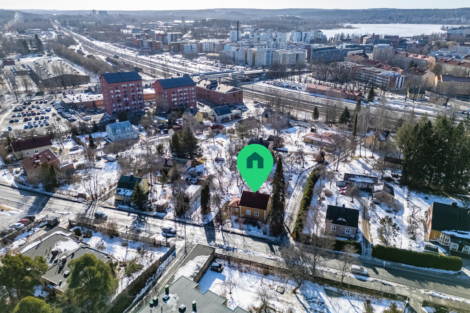 Rautatienkatu 5, Asemantausta, Hämeenlinna