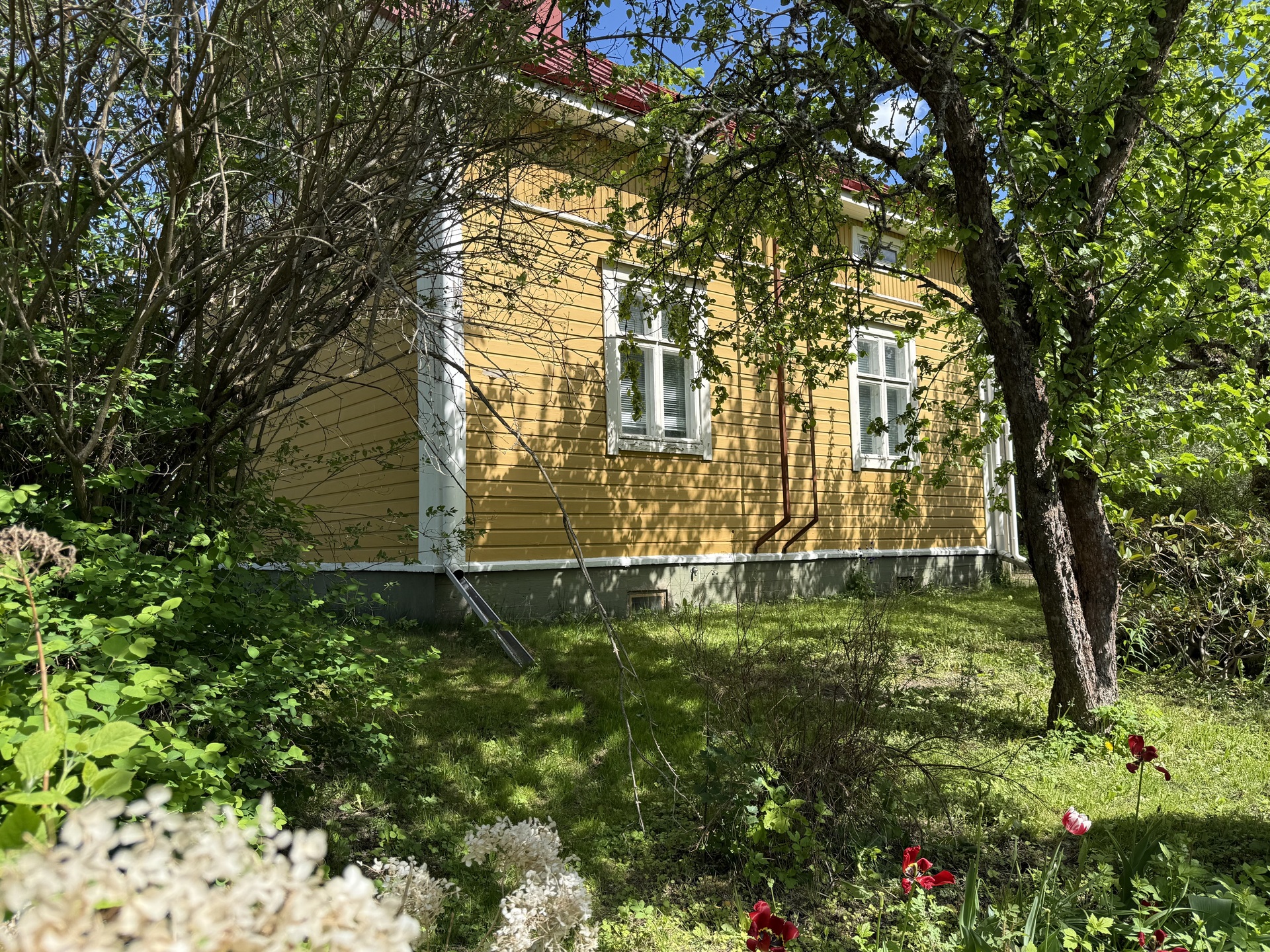 Rautatienkatu 5, Asemantausta, Hämeenlinna