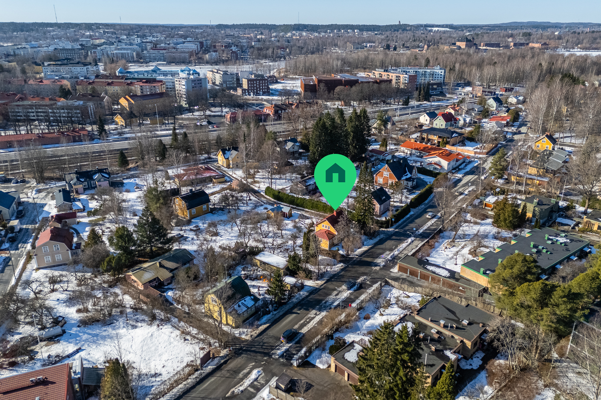 Rautatienkatu 5, Asemantausta, Hämeenlinna