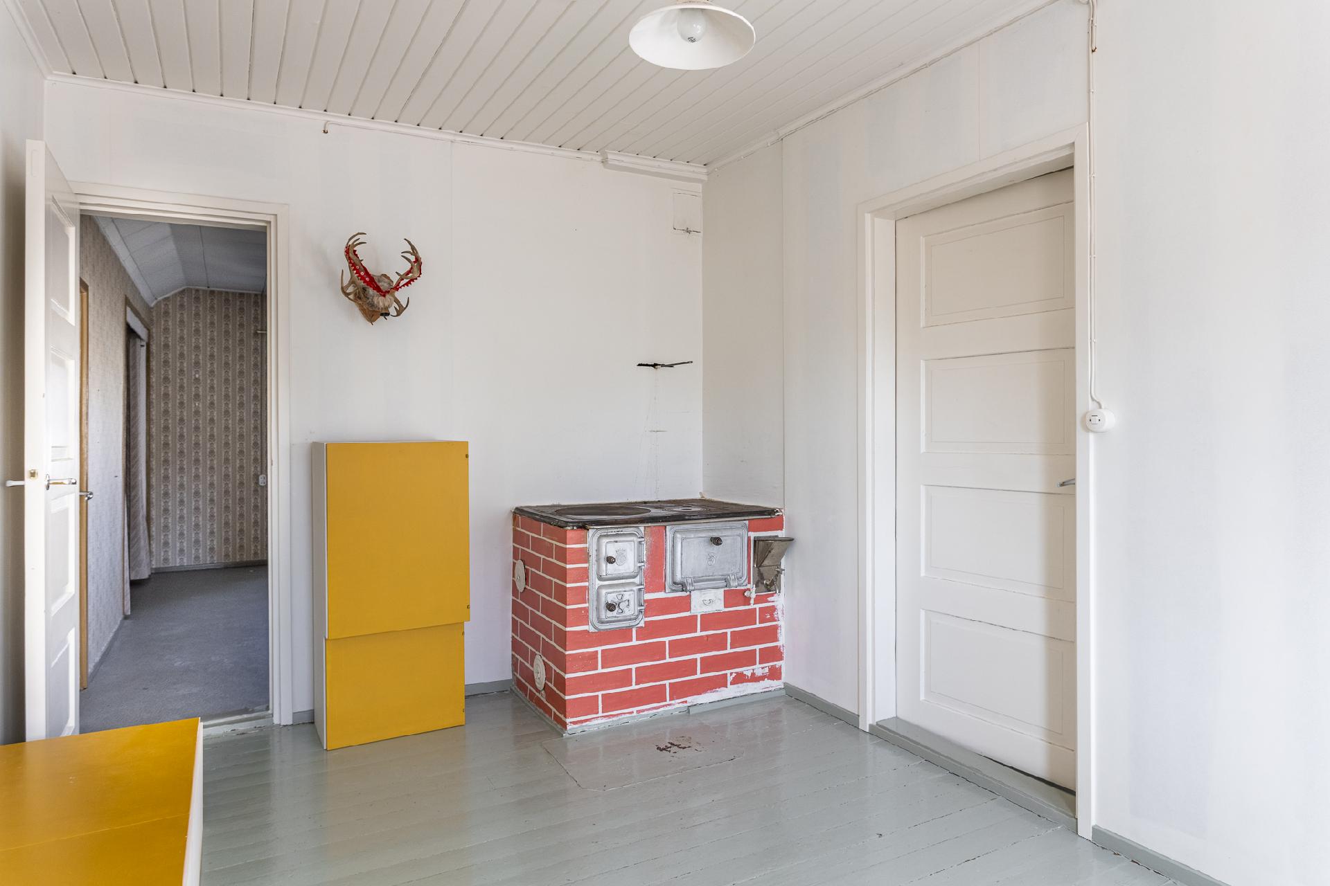 Rautatienkatu 5, Asemantausta, Hämeenlinna