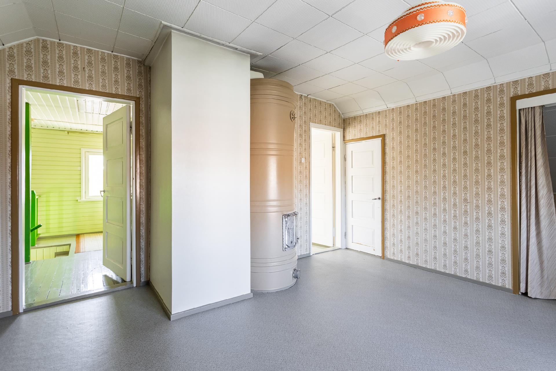 Rautatienkatu 5, Asemantausta, Hämeenlinna