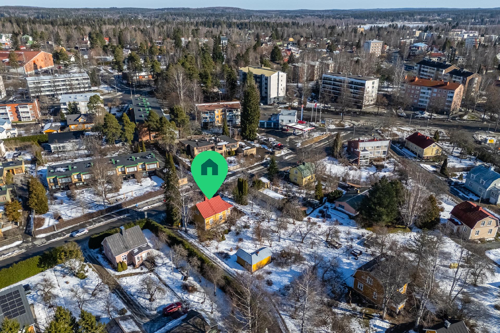 Rautatienkatu 5, Asemantausta, Hämeenlinna