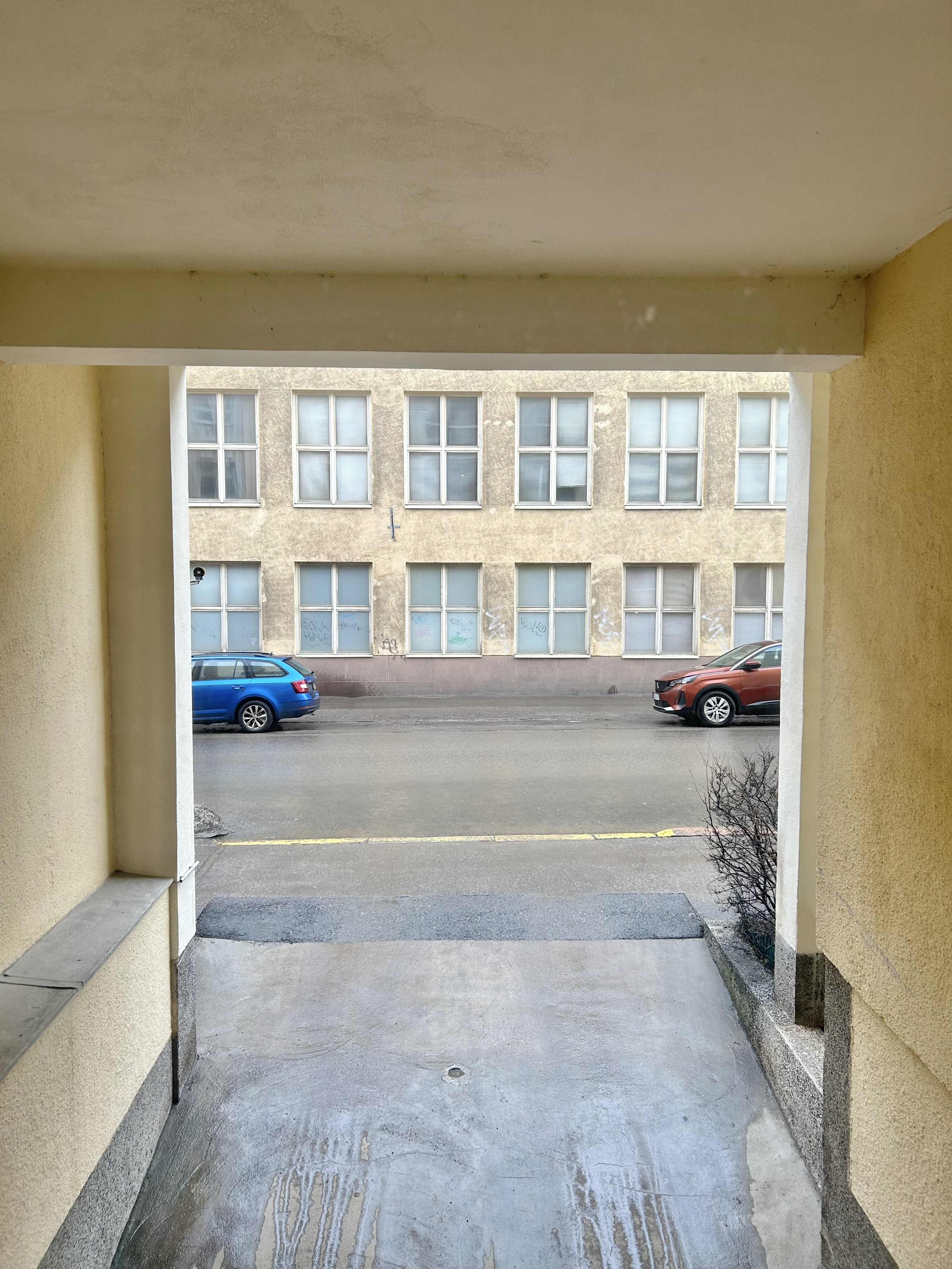 Näkymä makuuhuoneen ikkunasta