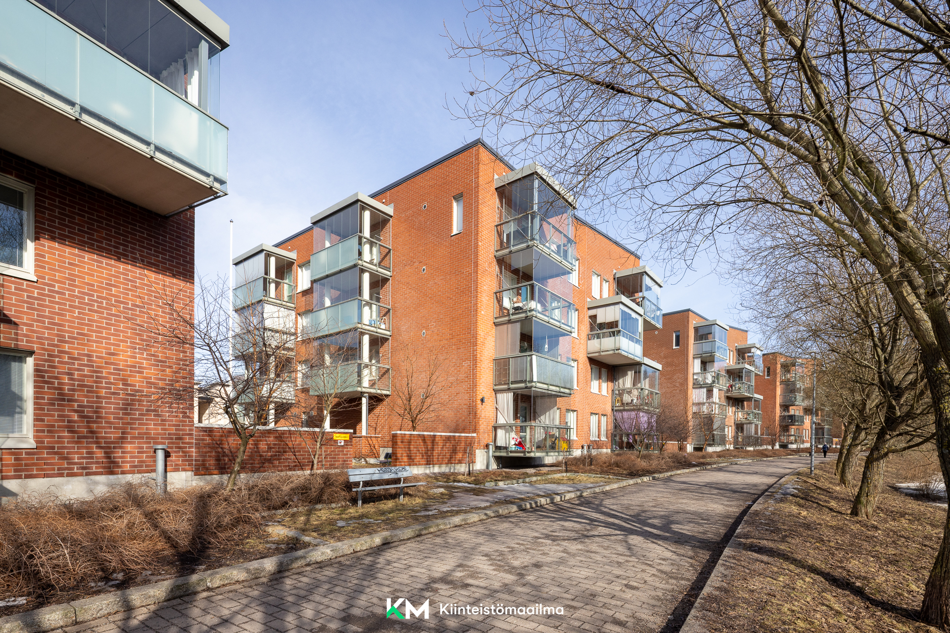 Sijainti kävelytien vieressä