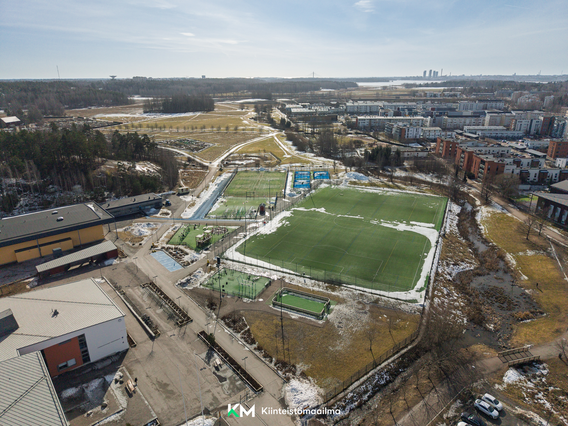 Vieressä Viikin urheilupuisto