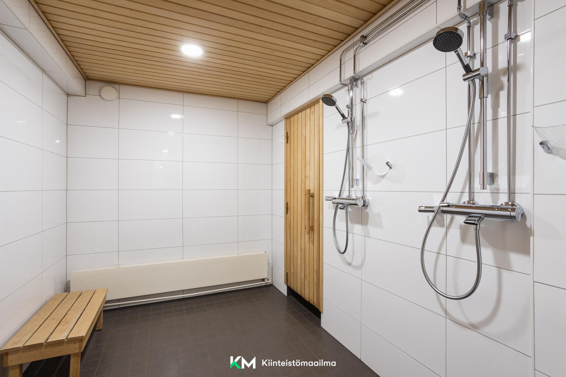 Yhtiön saunan pesuhuone