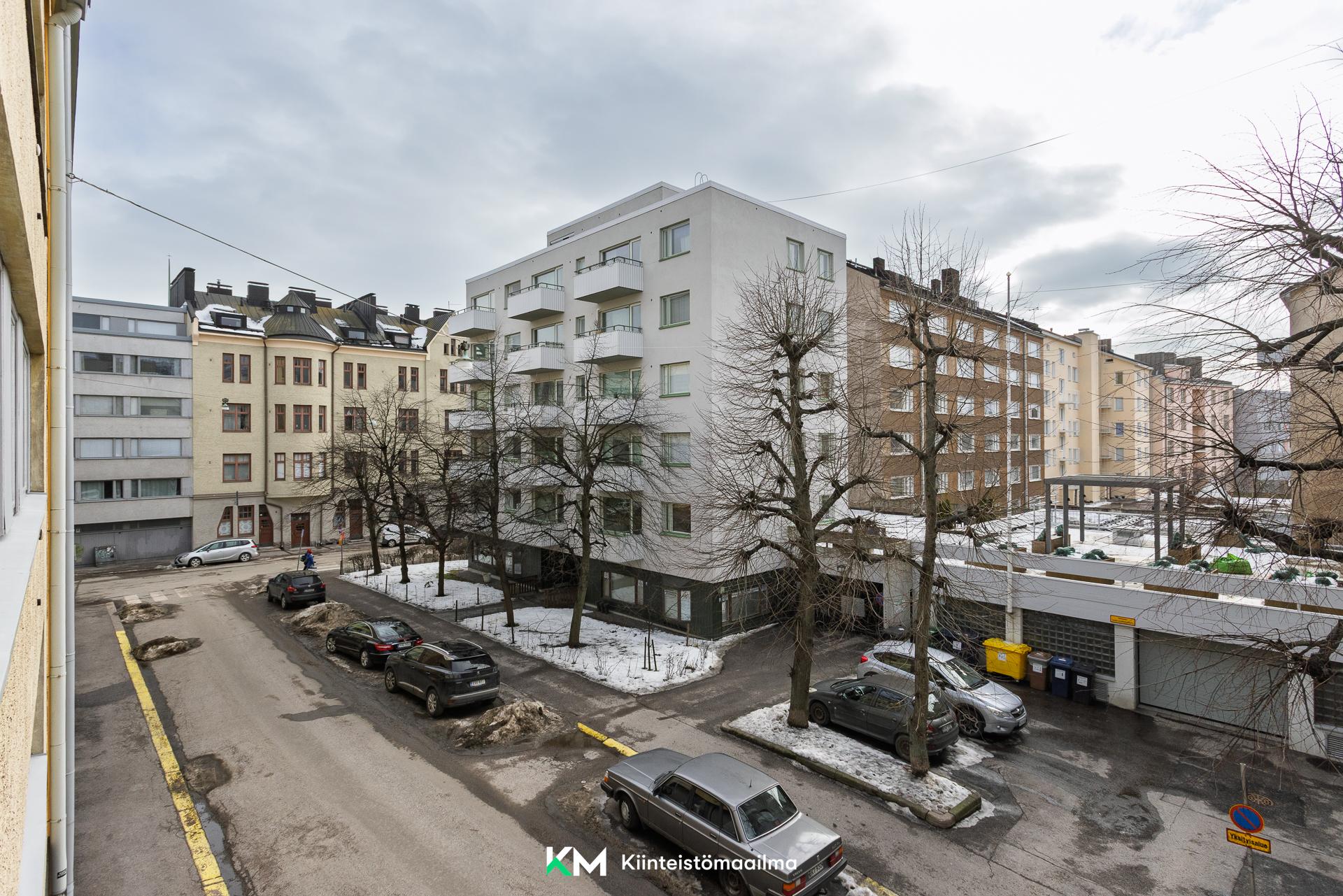 Ikkkunanäkymät Kivenhakkaajankadulle