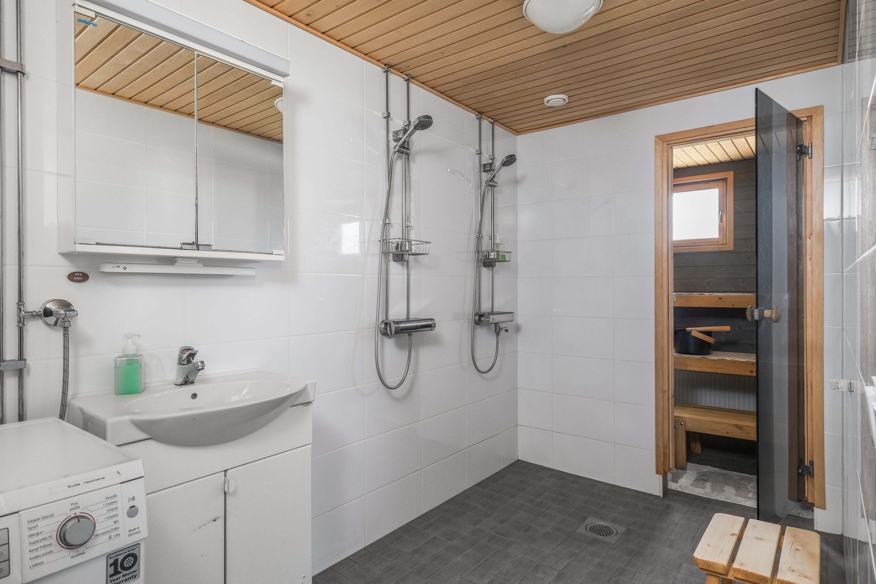 Pesuhuone & sauna