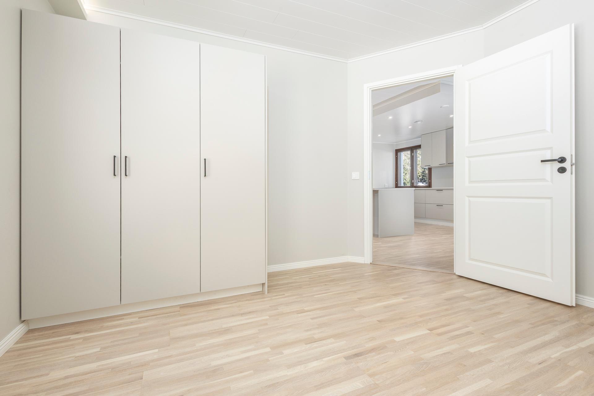 Makuuhuone 2 kaapistot