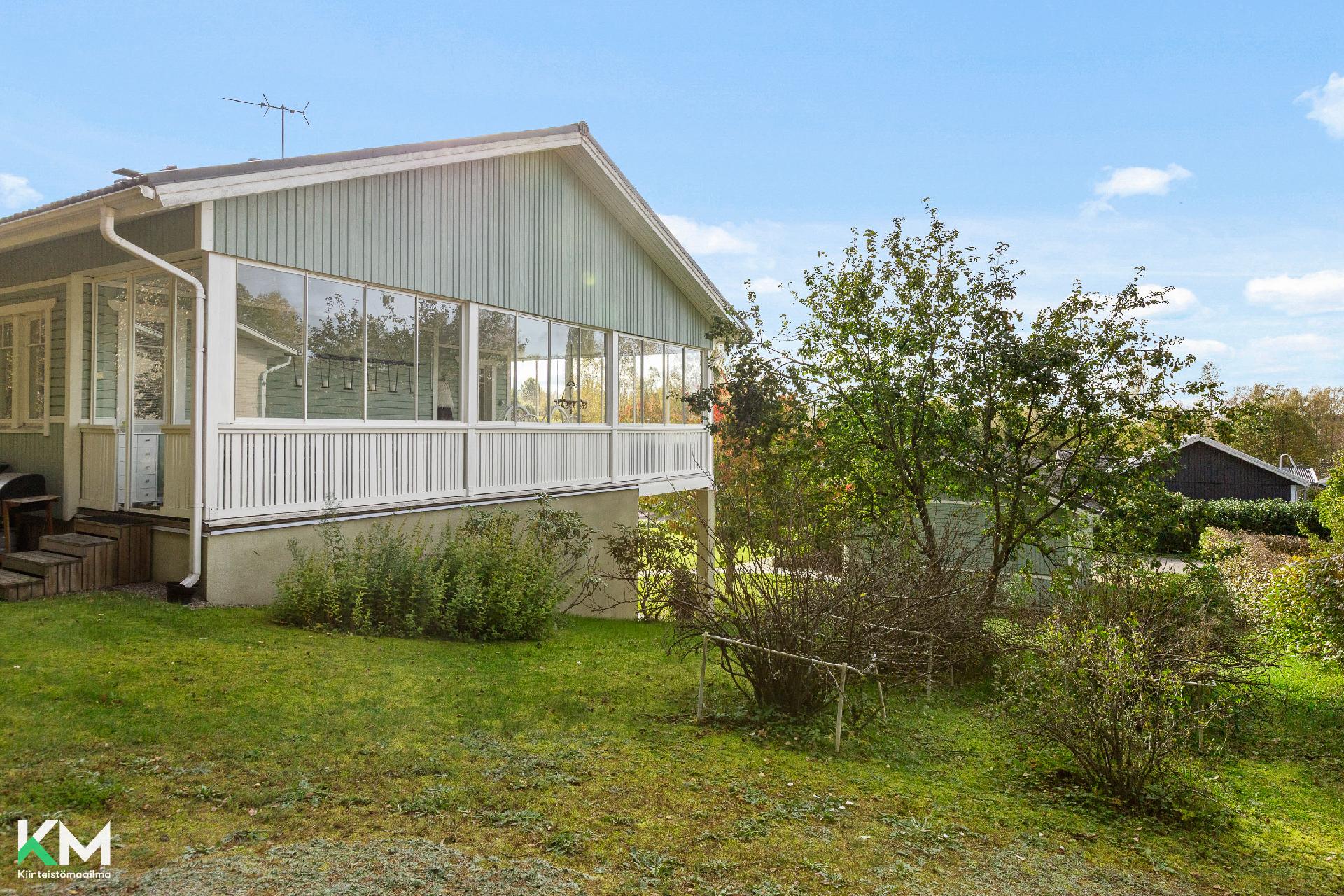 Terassiparveke sivusta kuvattuna. 