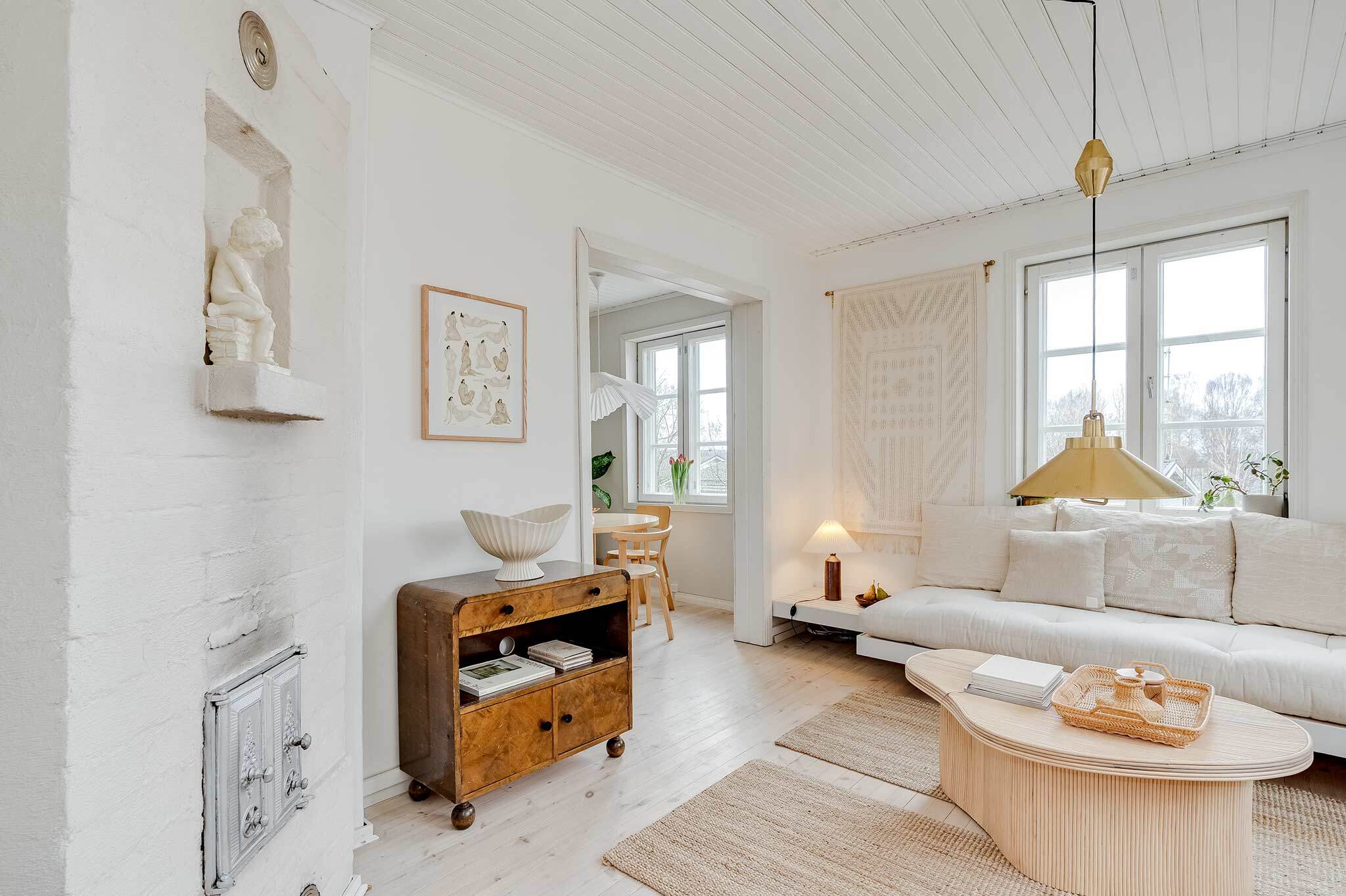 Ikkunoista siintää näkymät Pyhäjärvelle ja ryytimaalle