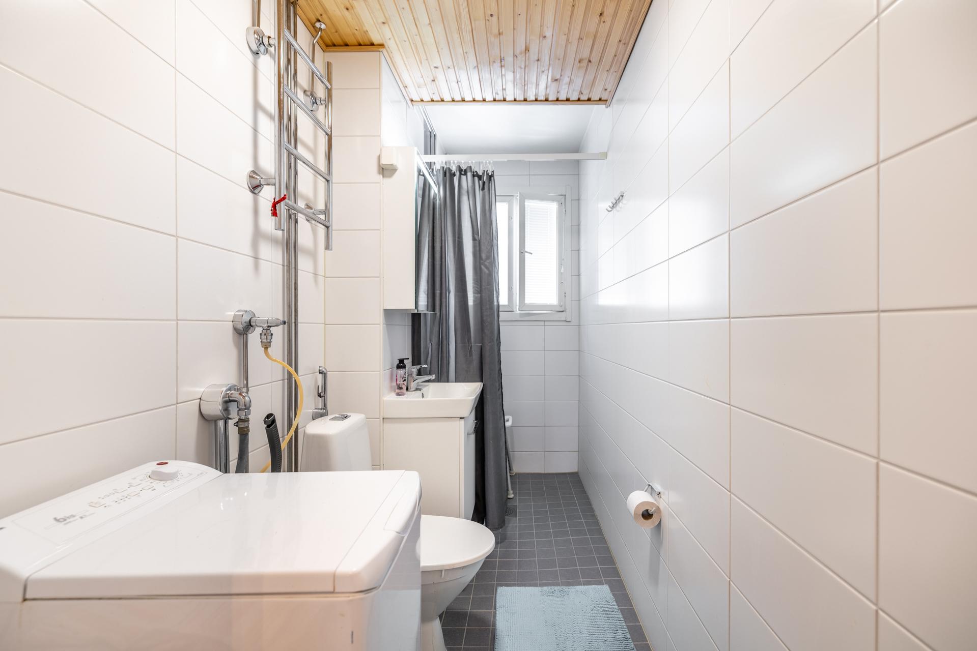 Kylpyhuone remontoitu vuonna 2017