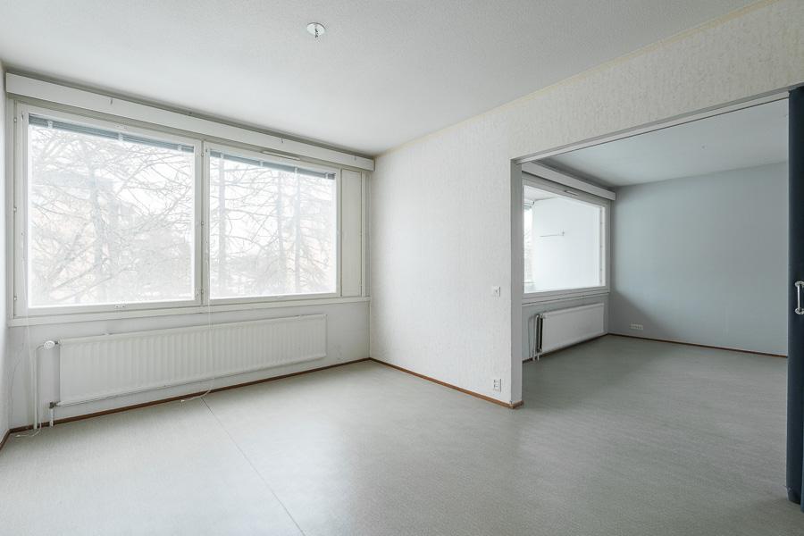 MAKUUHUONE OLOHUONEEN VIERESSÄ