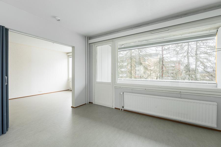 OLOHUONETTA, TAUSTALLA MAKUUHUONE