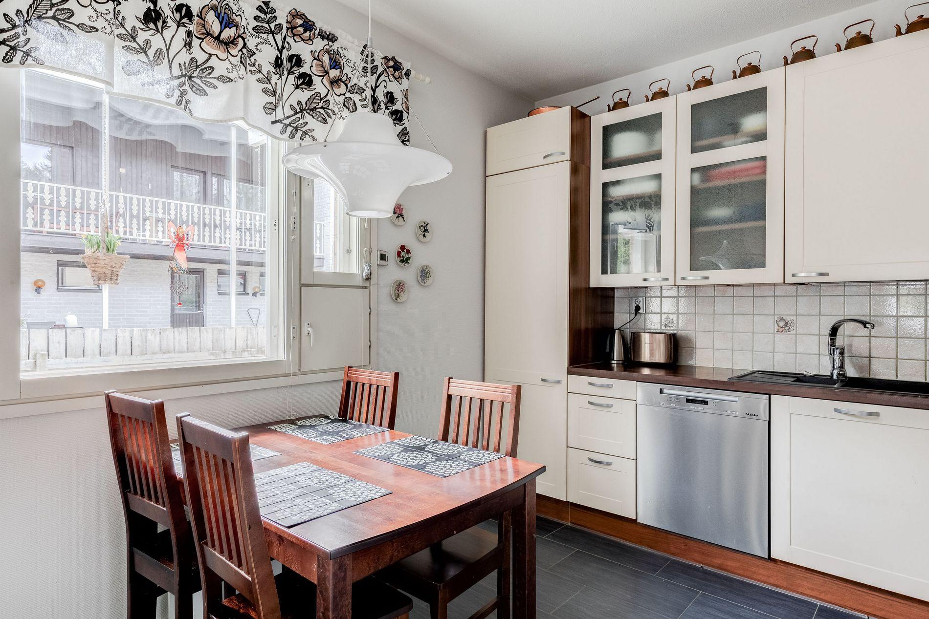 Ylipalontie 30, Paloheinä, Helsinki