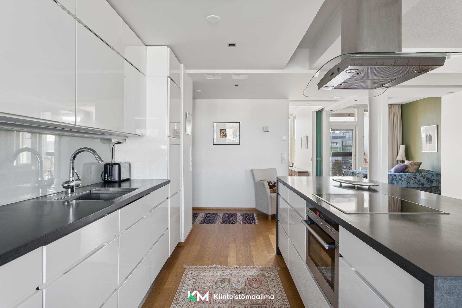 Tietäjäntie 8, Pohjois-Tapiola, Espoo