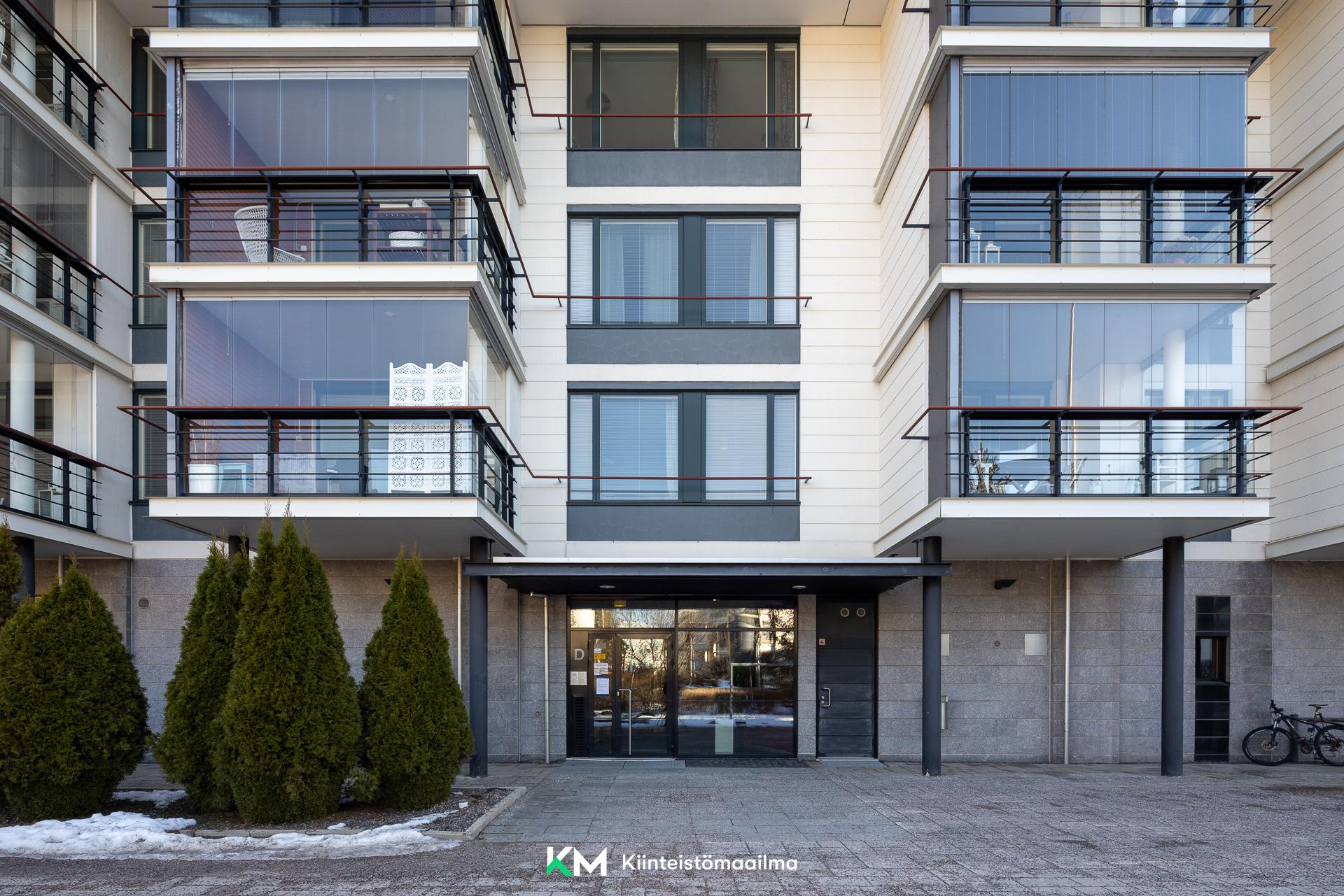 Tietäjäntie 8, Pohjois-Tapiola, Espoo