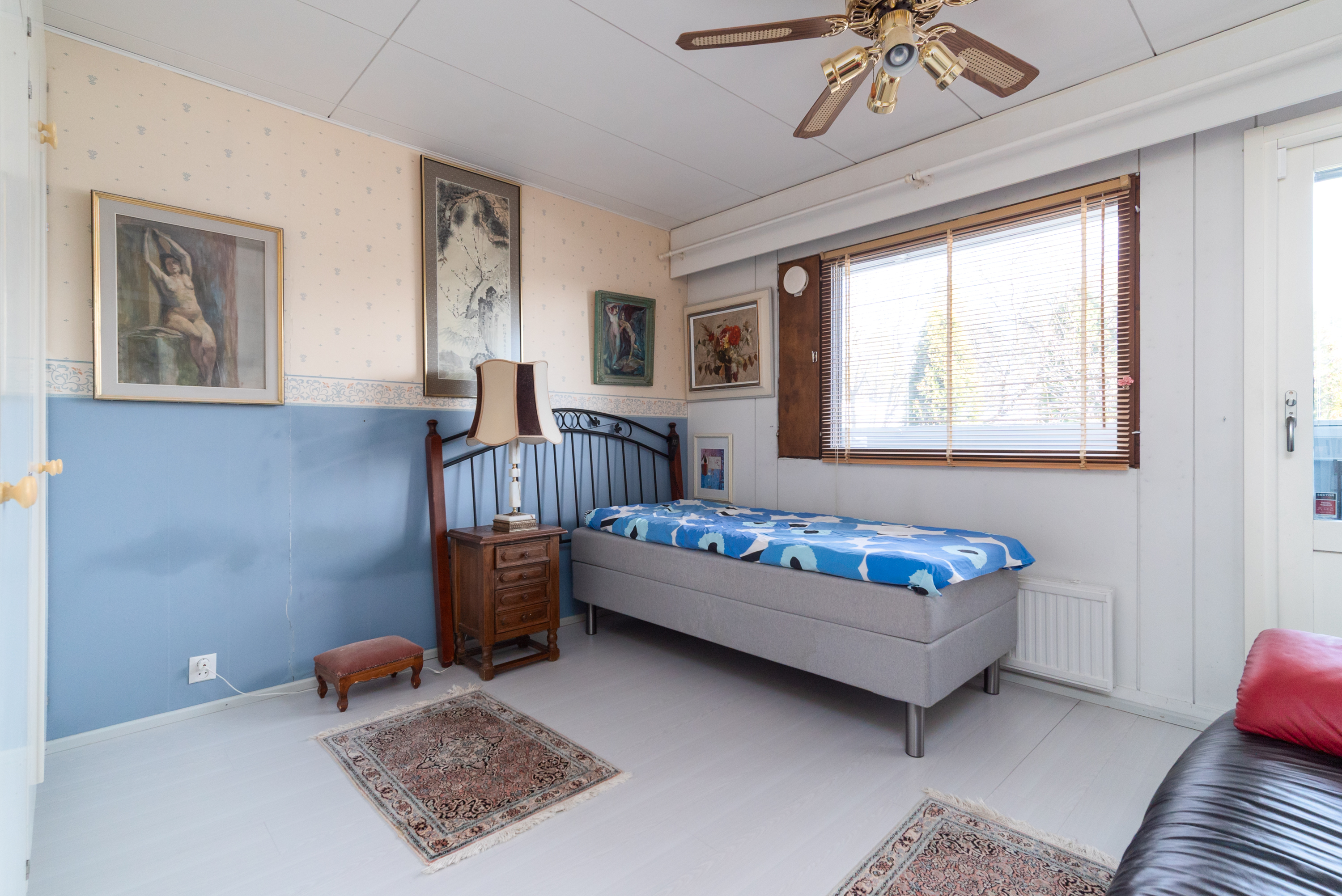 Yläkerran 1. makuuhuone