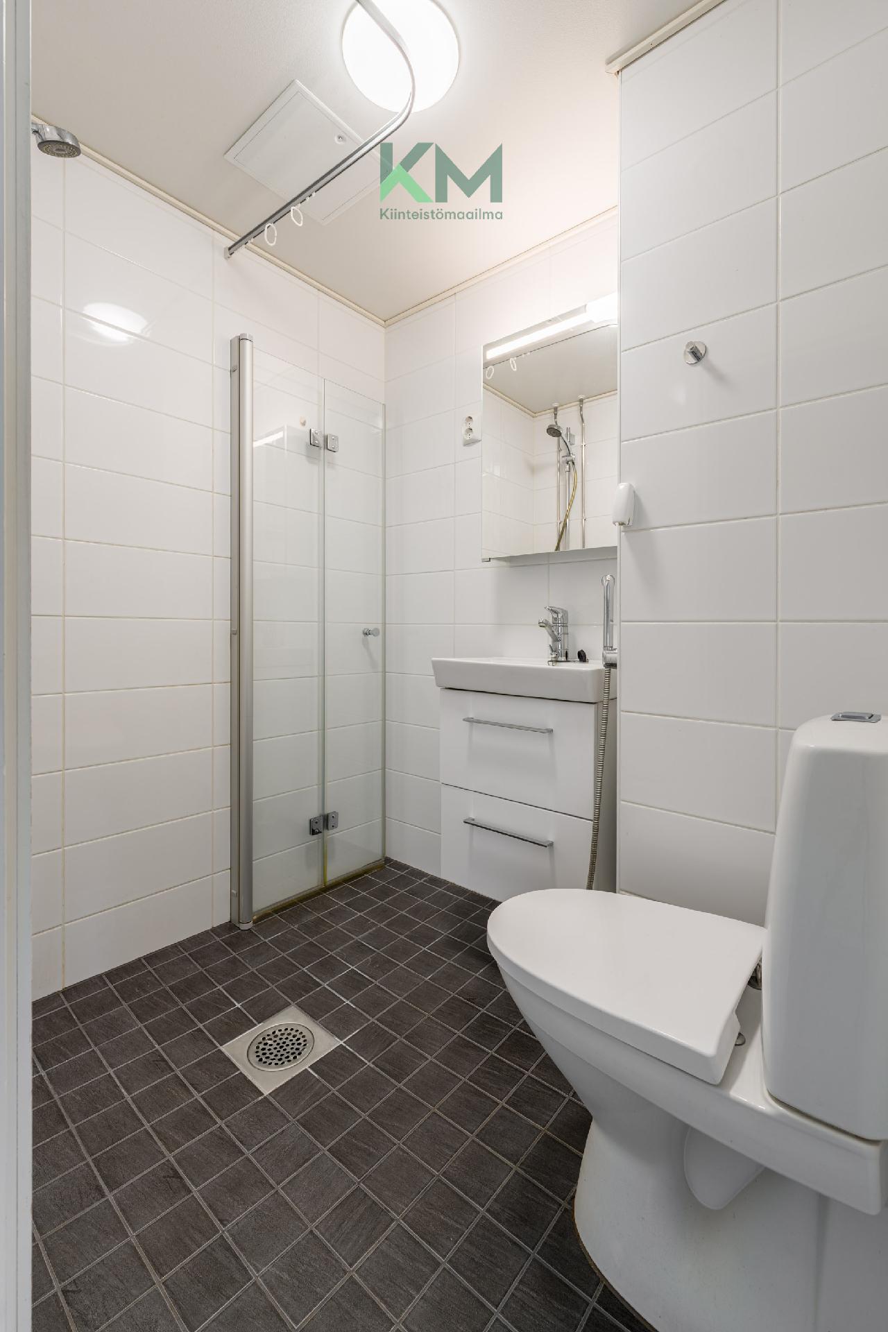 Pesukone mahtuu kylppäriin