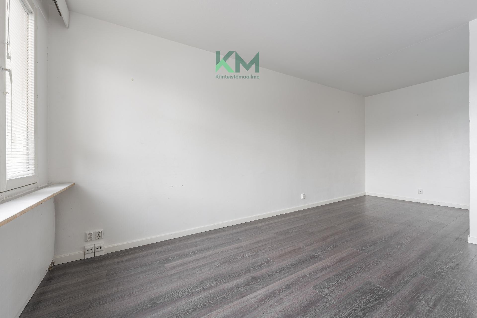 Olohuoneesta alkoviin päin