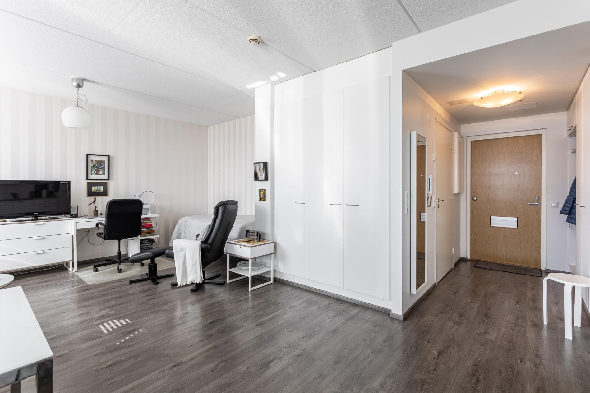 Tupakeittiö / eteinen