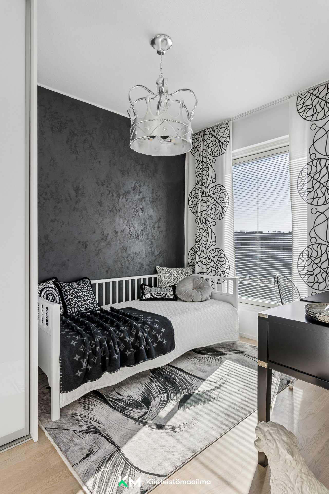 Kolmas makuuhuone eteisen vieressä