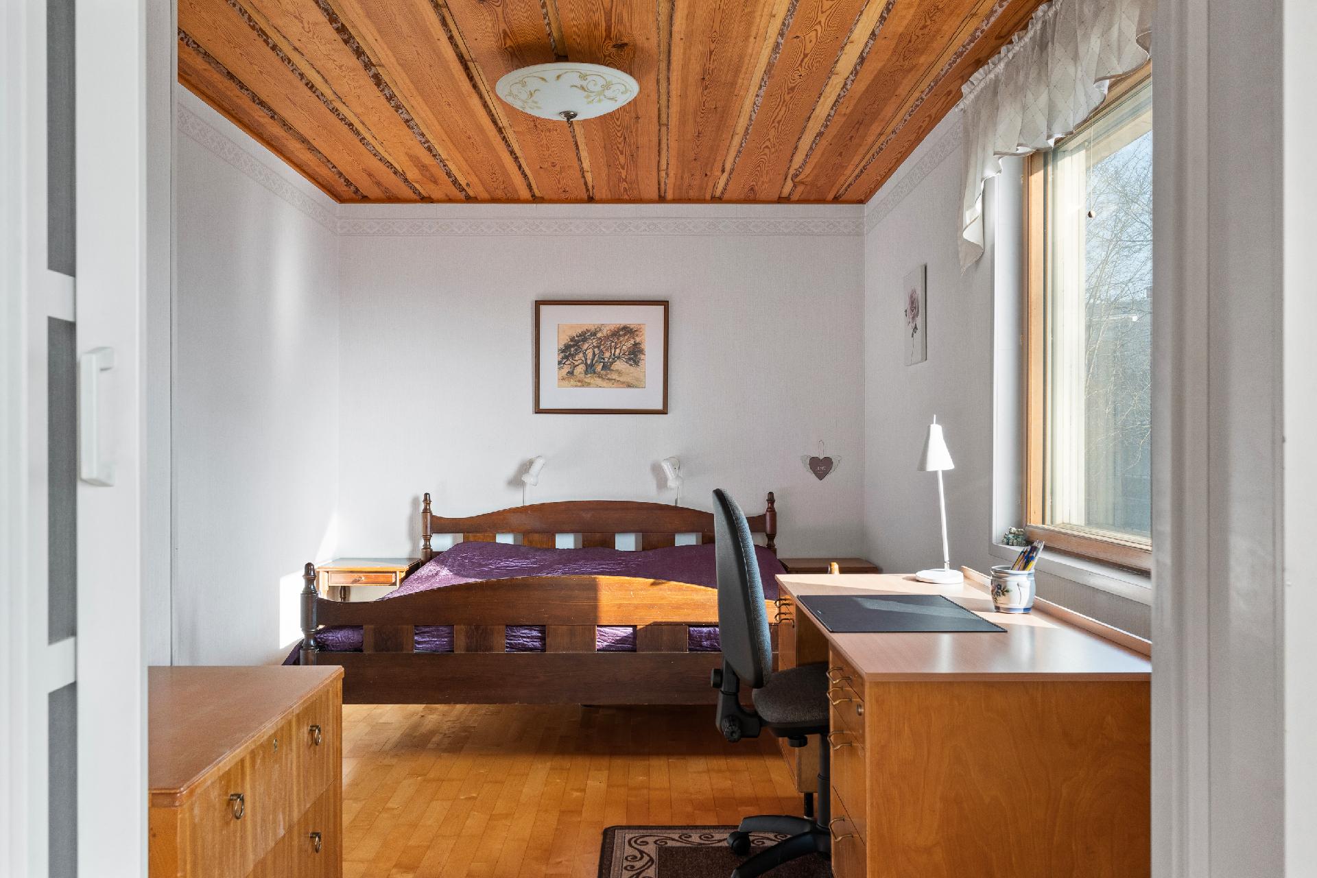 Kaikki makuuhuoneet ovat tilavia. 