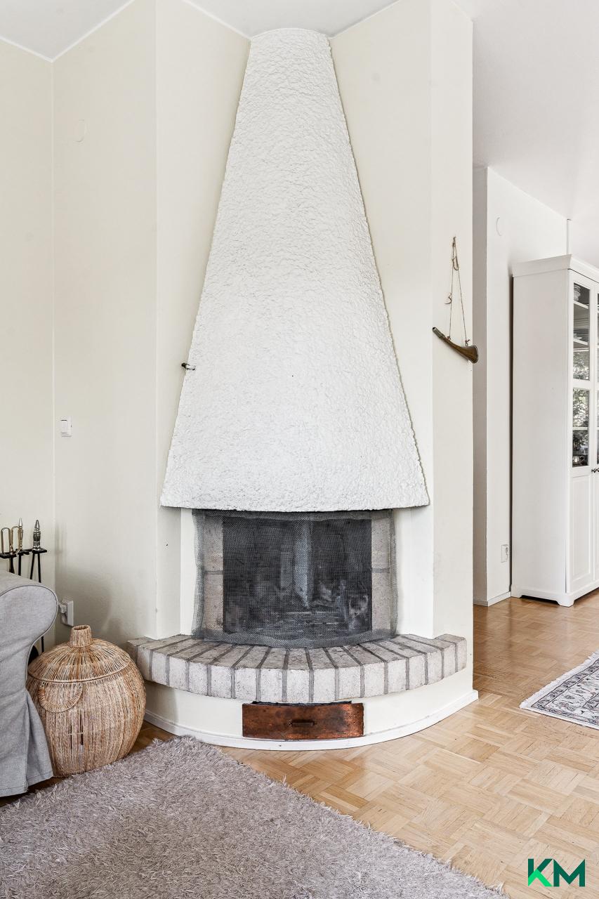 Persoonallinen, toimiva takka.