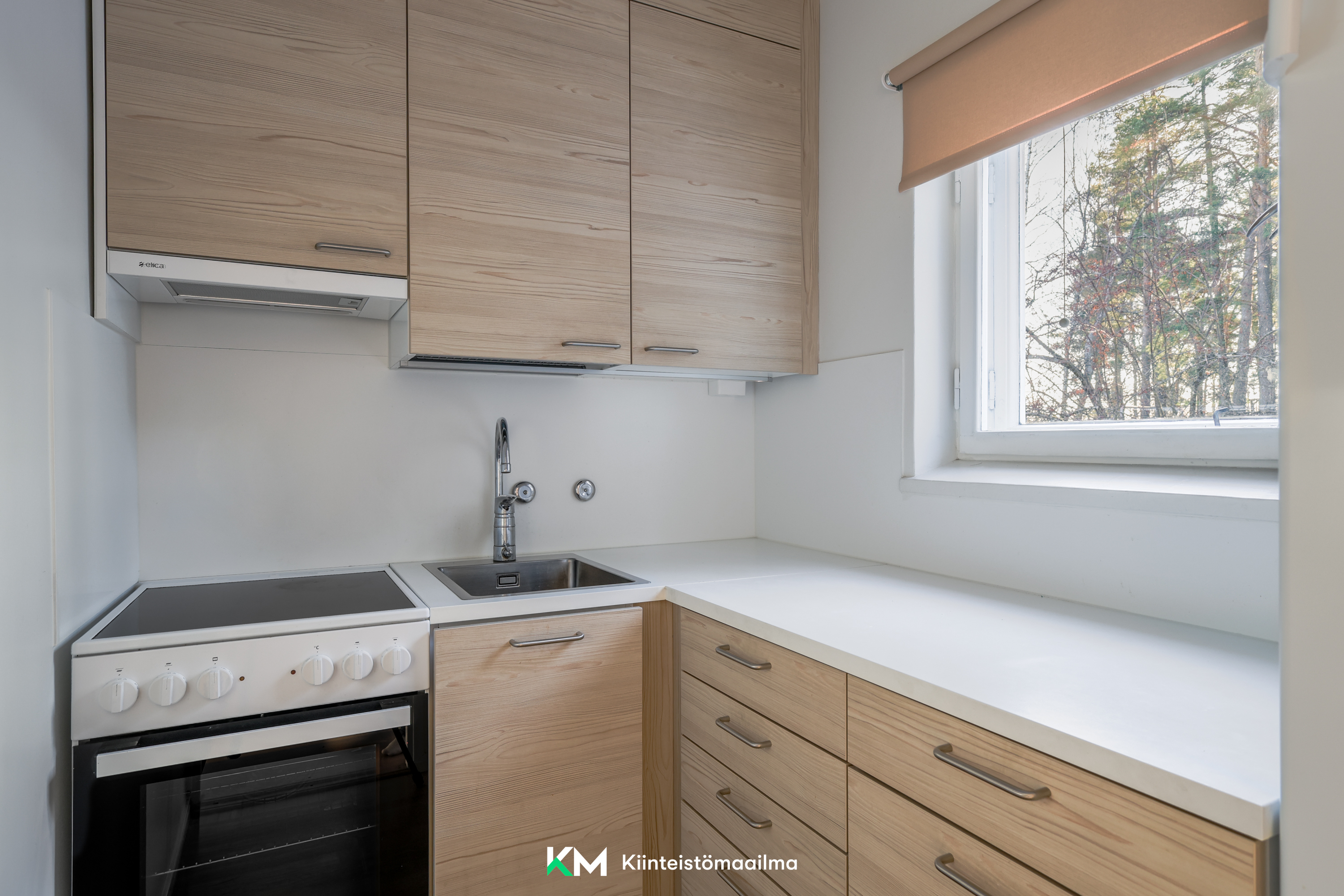 Tiskialtaan alla on valmius myös tiskikonetta varten.